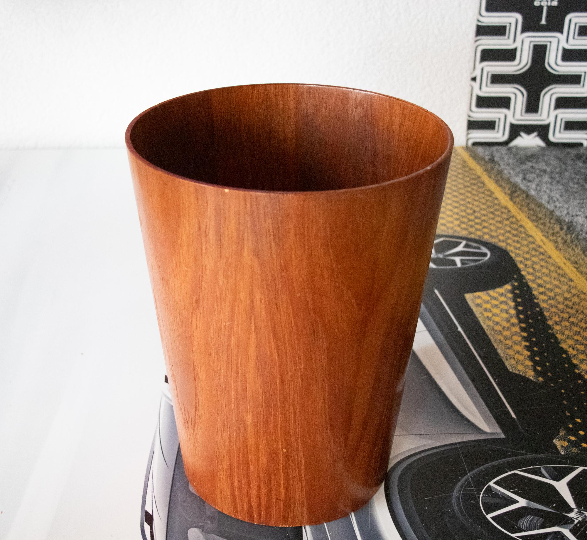 Mid-Century moderno Cestino conico in teak di Martin Aberg per Servex Svezia 1960s in vendita