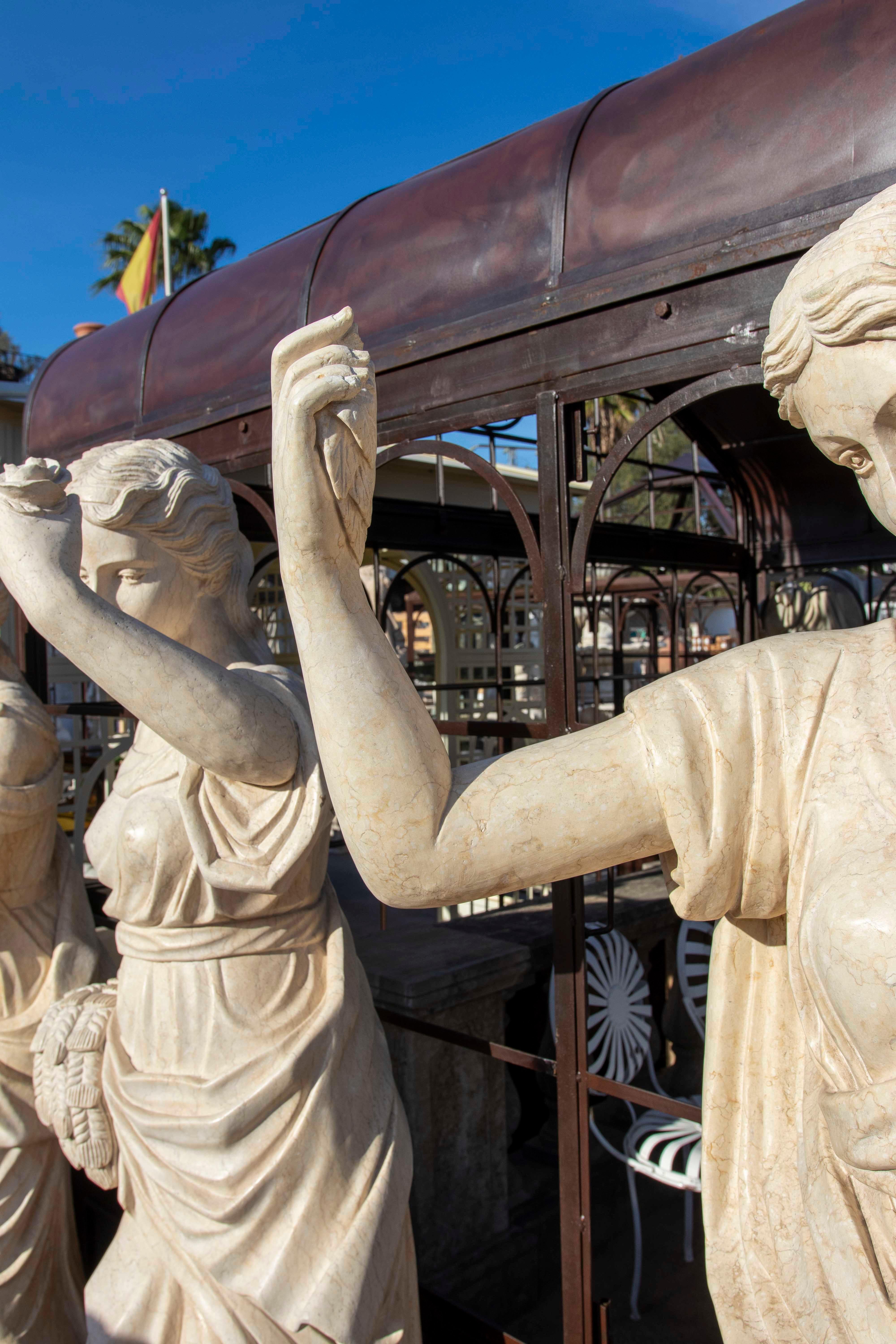 Conjunto de cuatro esculturas clásicas de las Cuatro Estaciones en mármol tallado en venta 3