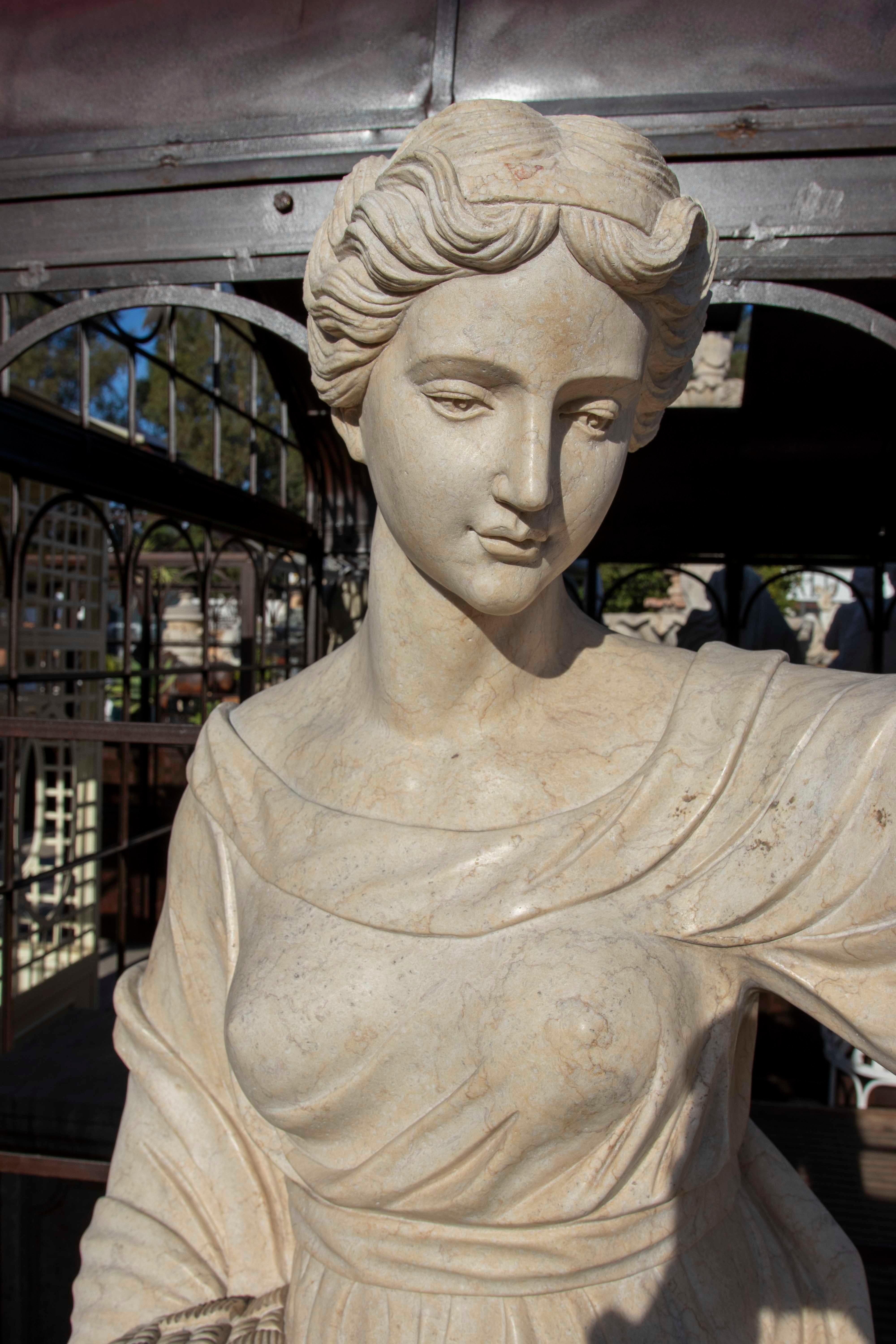 Conjunto de cuatro esculturas clásicas de las Cuatro Estaciones en mármol tallado en venta 7