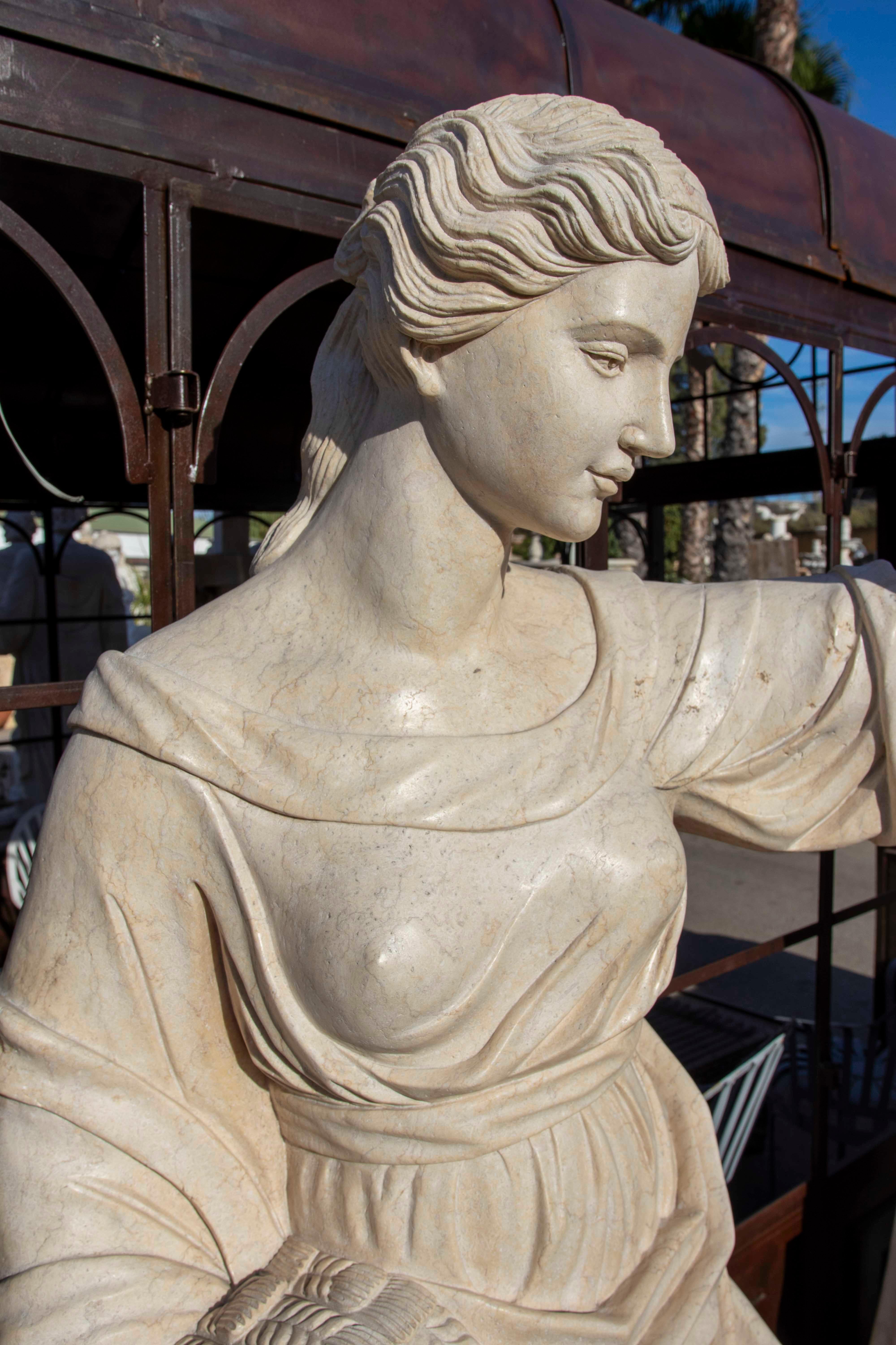 Conjunto de cuatro esculturas clásicas de las Cuatro Estaciones en mármol tallado en venta 9