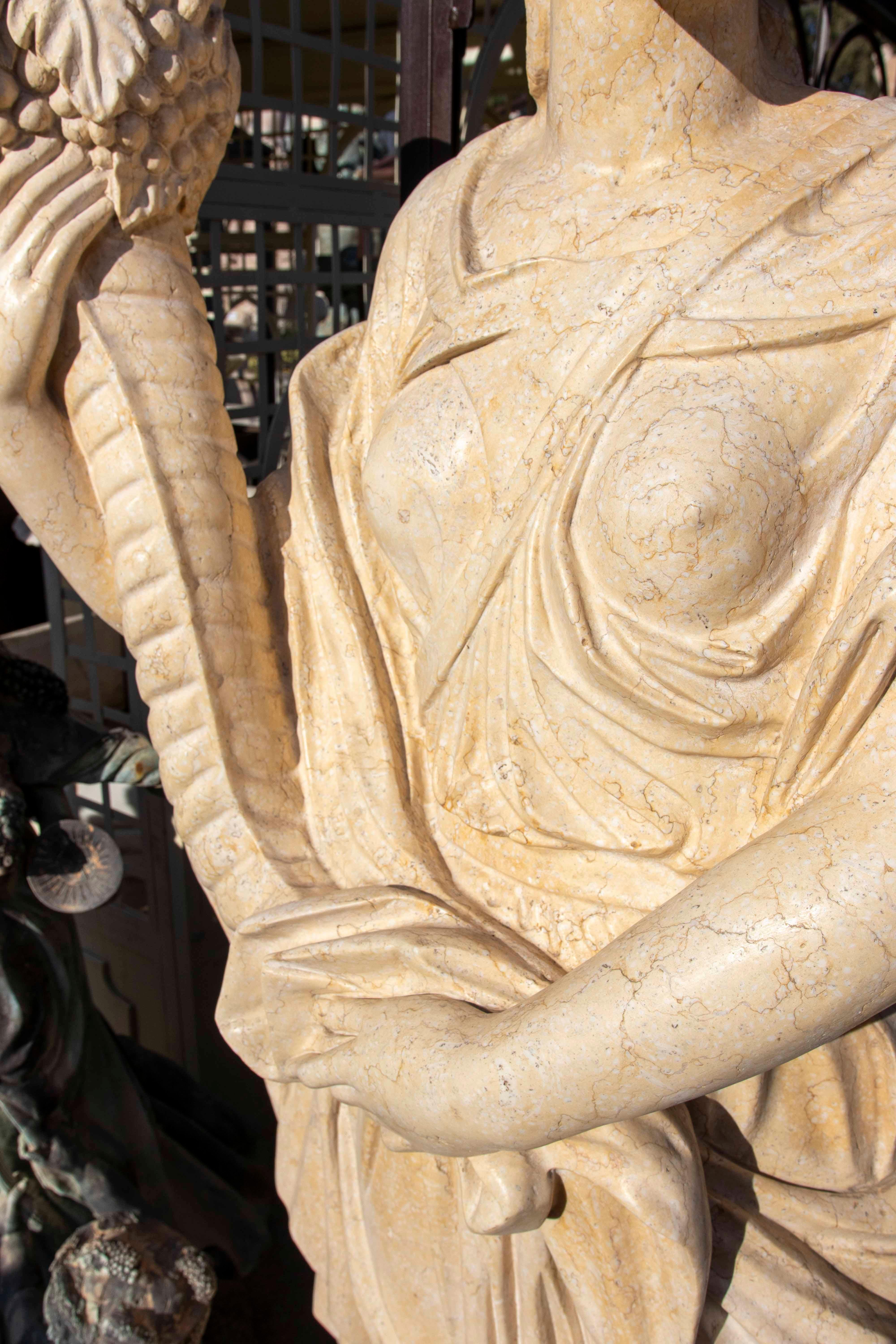 Conjunto de cuatro esculturas clásicas de las Cuatro Estaciones en mármol tallado en venta 12