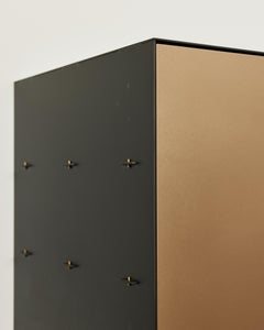 Consola flotante Connect Credenza de cinco puertas en acero y bronce satinado