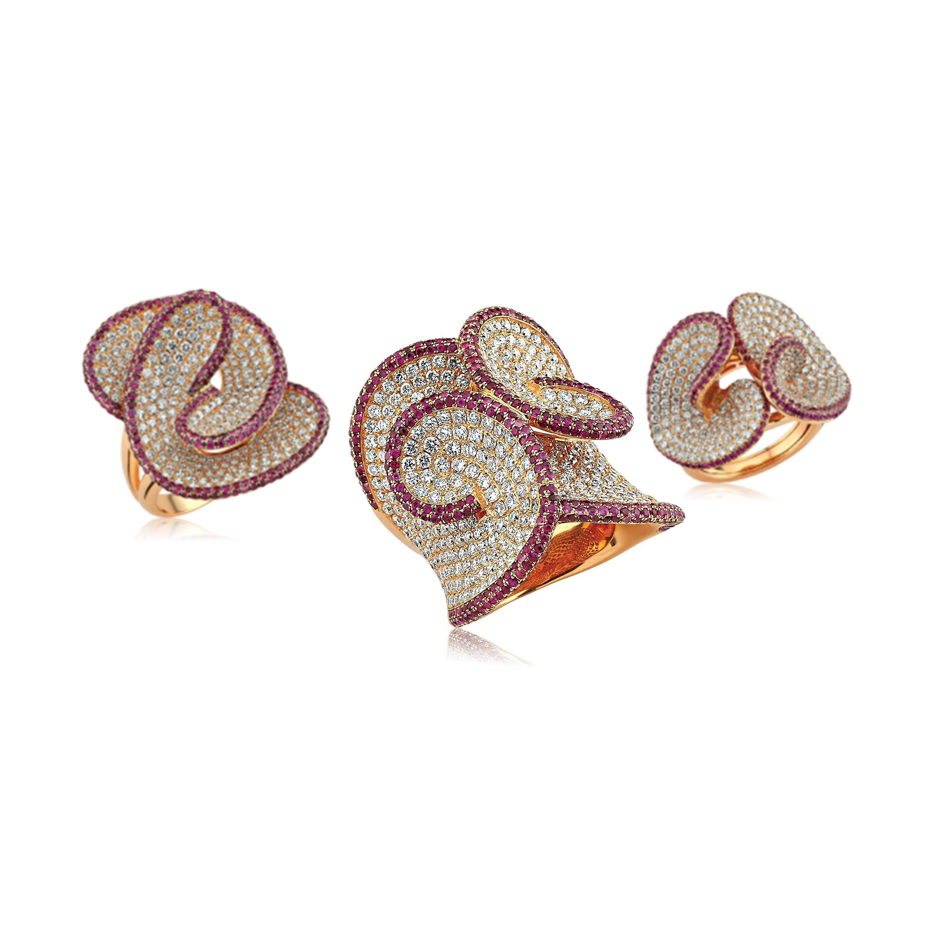 Im Angebot: Verknüpfter Ring aus 18 Karat Gold mit weißen Diamanten und Rubinen () 2