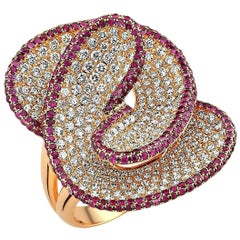 Verknüpfter Ring aus 18 Karat Gold mit weißen Diamanten und Rubinen