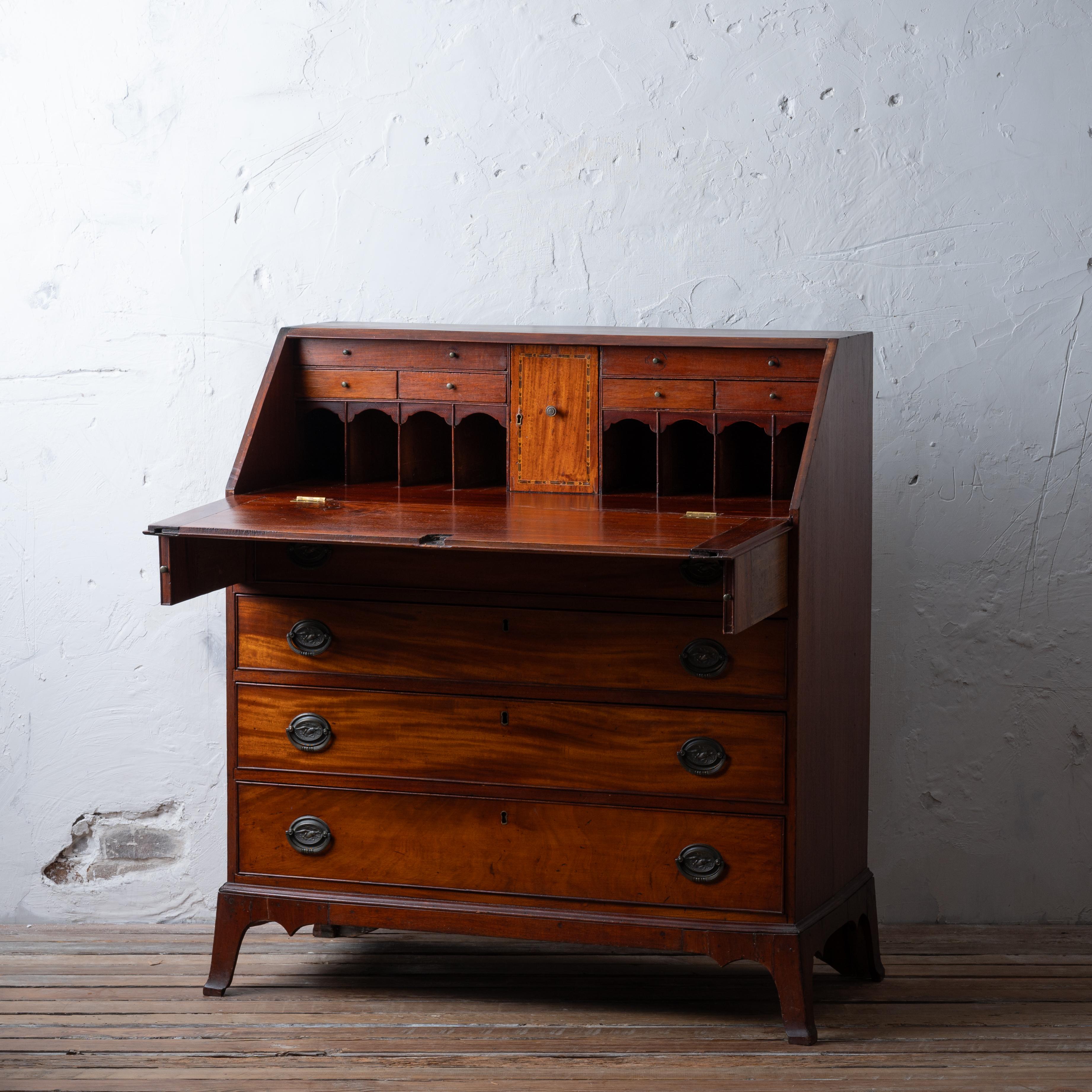 Federal Connecticut Mahogany Slant Front Desk, c.1800 For Sale