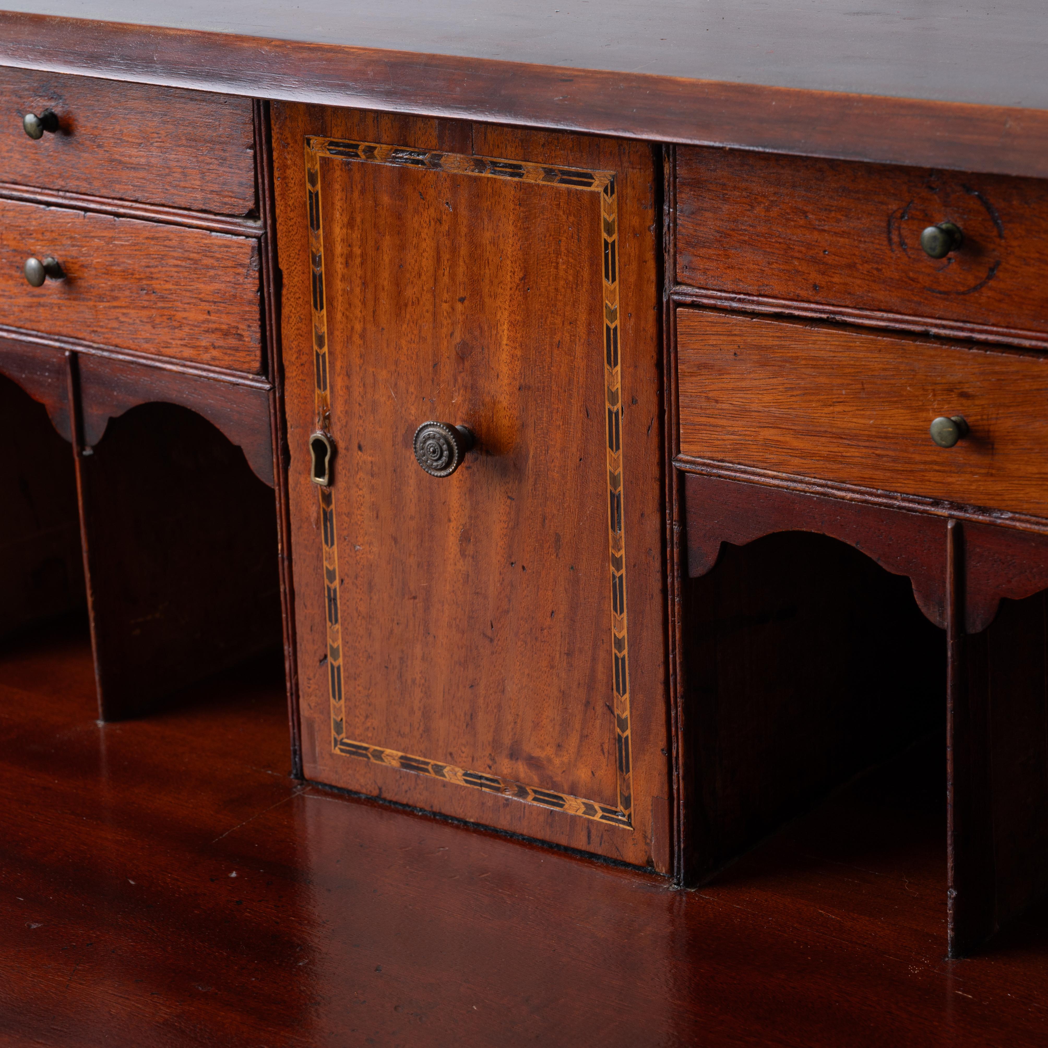 Connecticut Mahogany Slant Front Desk, c.1800 In Good Condition For Sale In Savannah, GA
