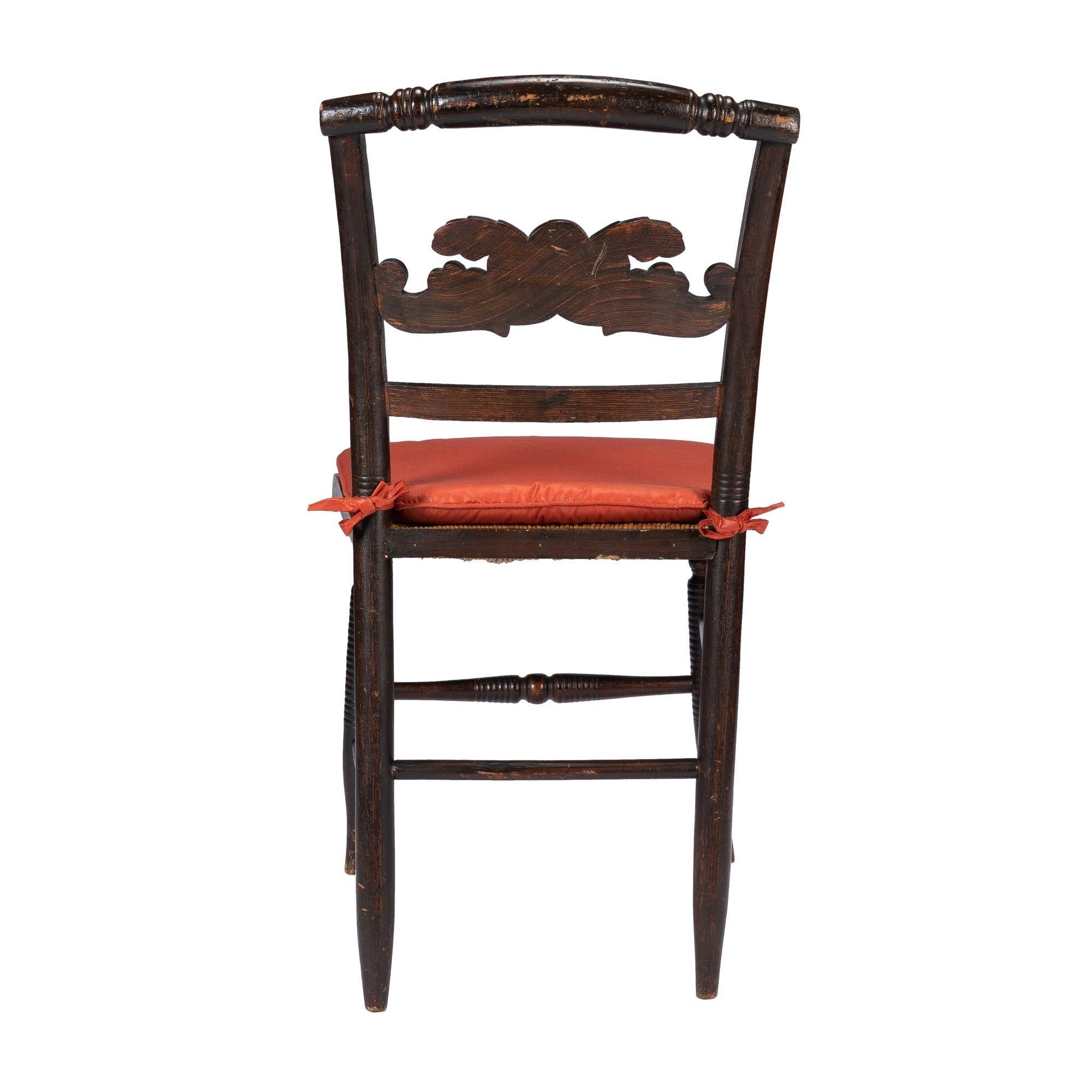 American Classical Connecticut Valley rush seat painted Hitchcock side chair, 1830 For Sale