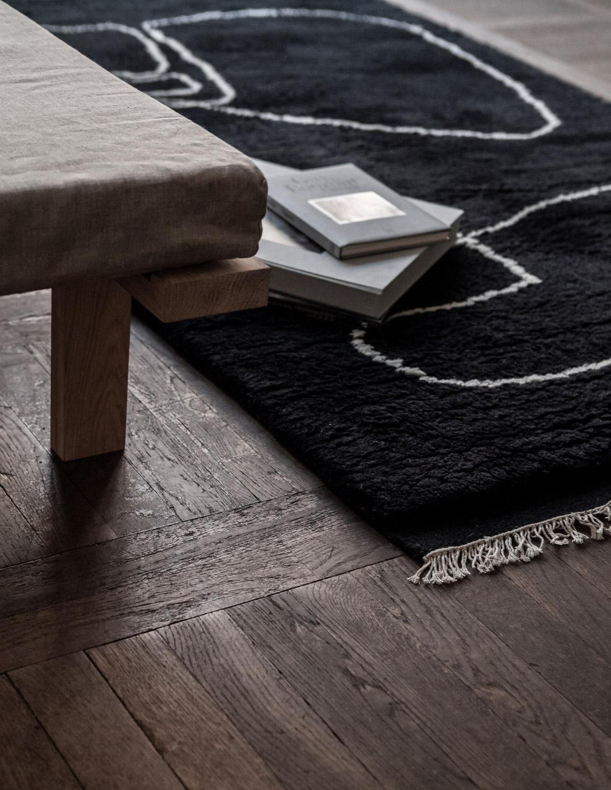 Moderne Tapis berbère Connection:: épais en laine noire:: au design scandinave en vente