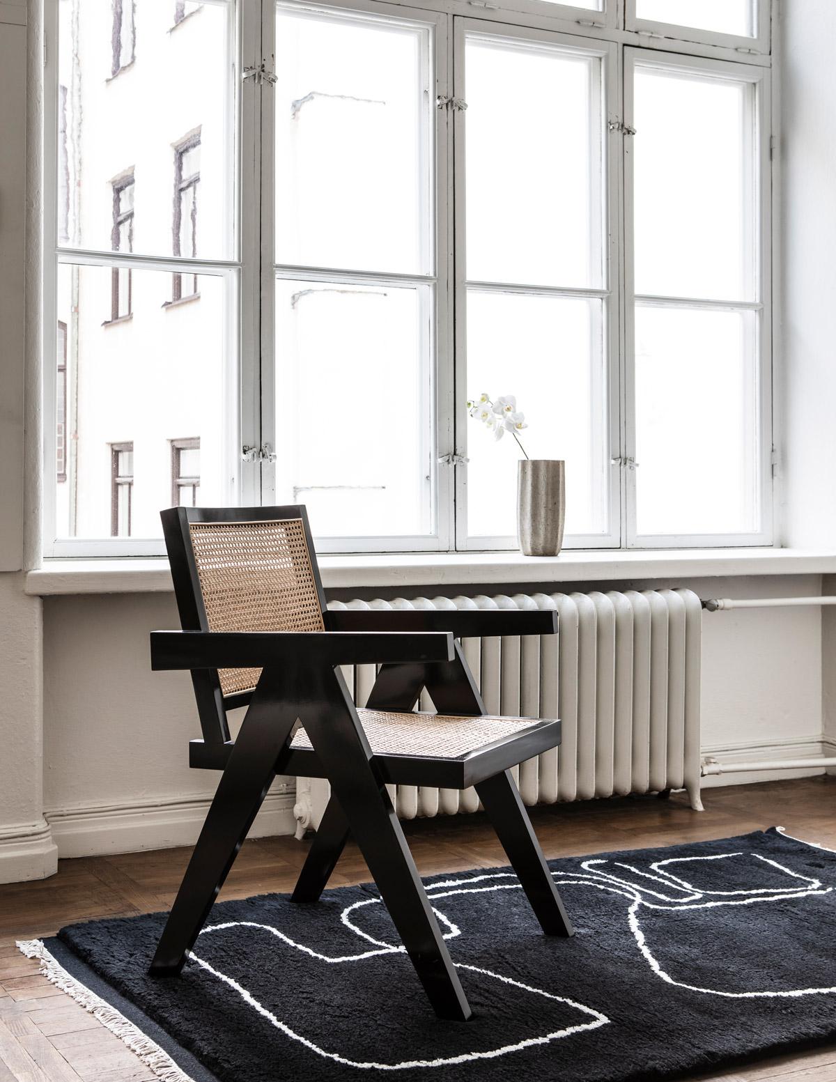 Modern Connection Black, Wool Shaggy Berber Rug in Scandinavian Design For Sale