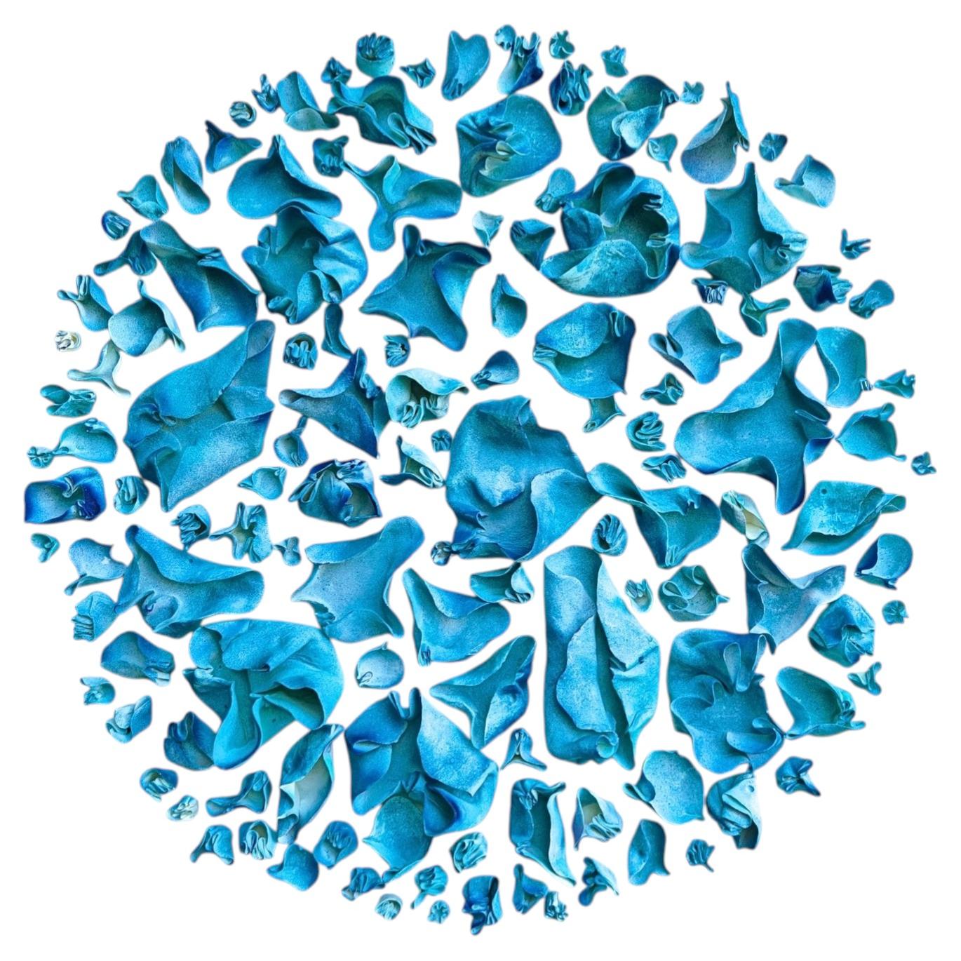 Connexion, bleu #28. Sculpture murale en argile sur toile. en vente