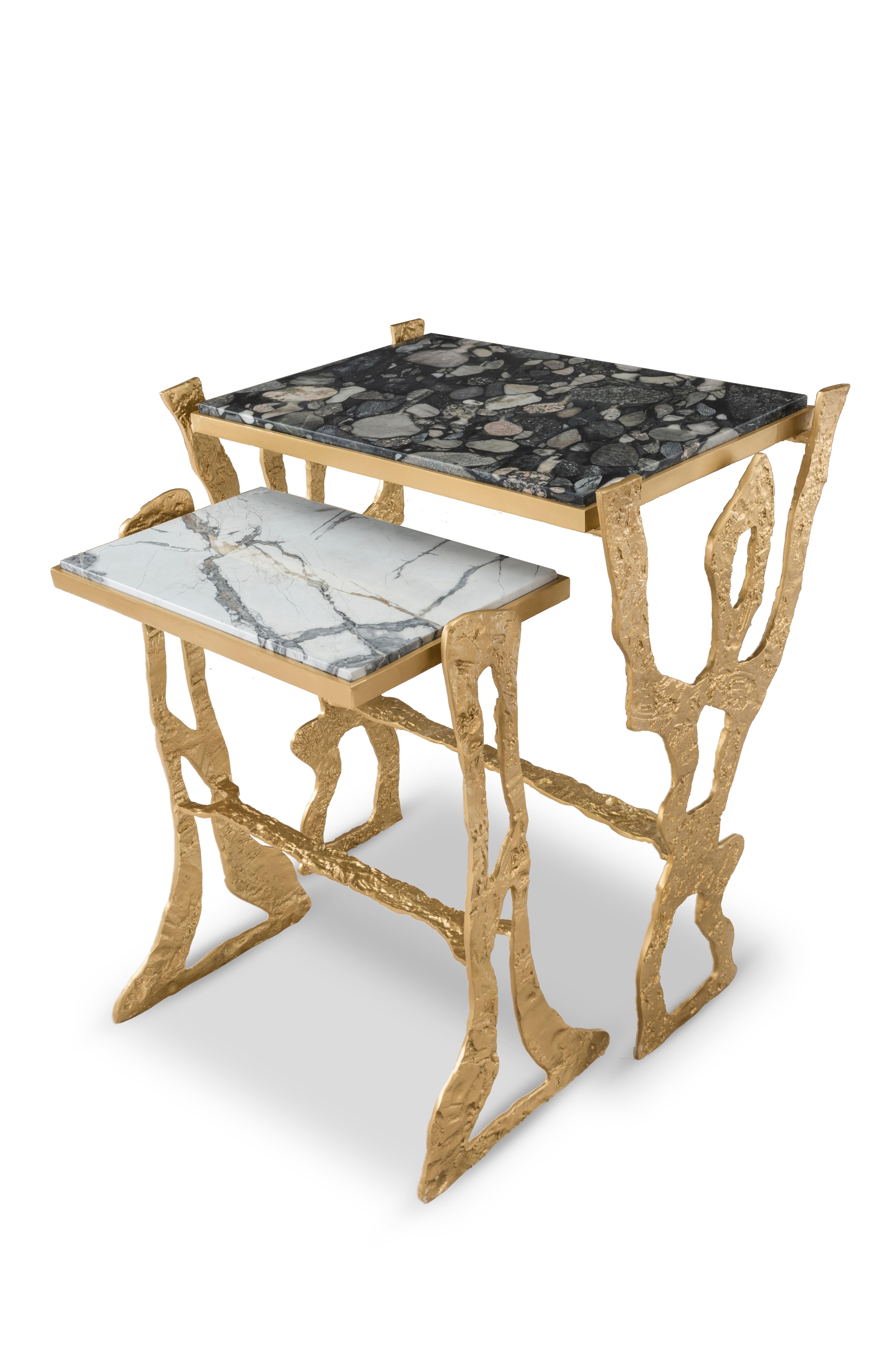 Laiton Connection II Ensemble de tables d'appoint en laiton et marbre en vente