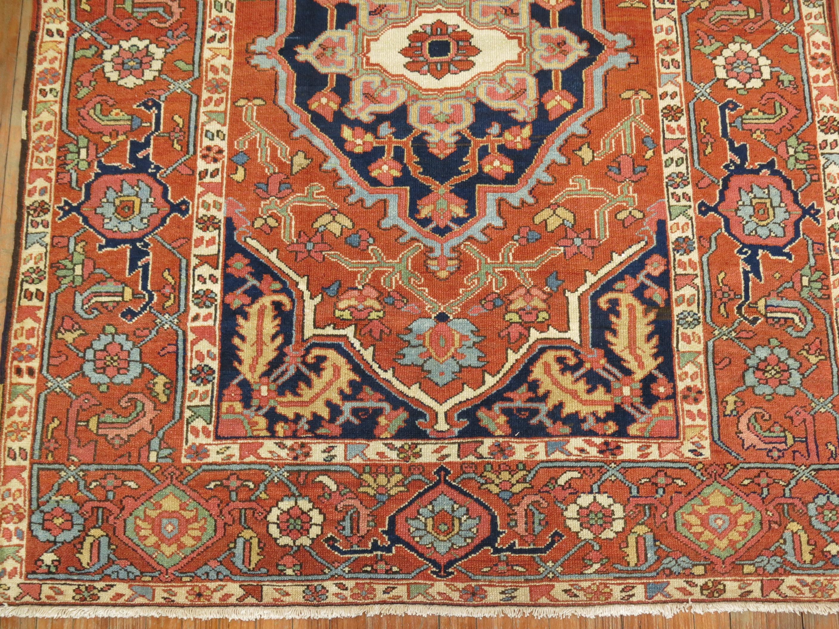 Connoisseur Antique Heriz Serapi Accent Size Rug In Good Condition For Sale In New York, NY