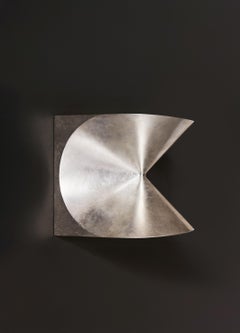 Cono Wandleuchter aus versilberter Bronze von Farrah Sit