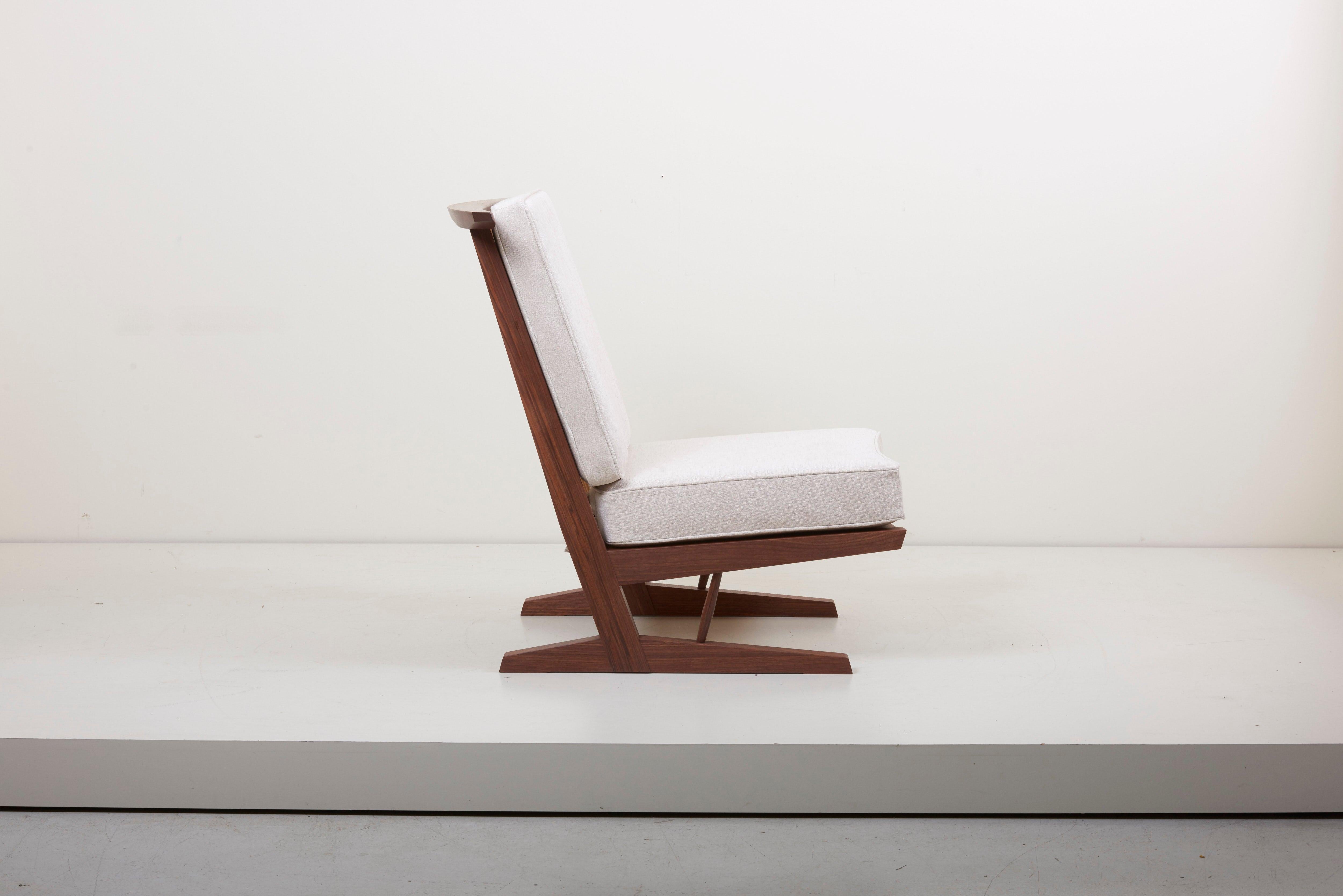 Conoid Loungesessel von Mira Nakashima, entworfen nach einem Entwurf von George Nakashima (amerikanisch) im Angebot