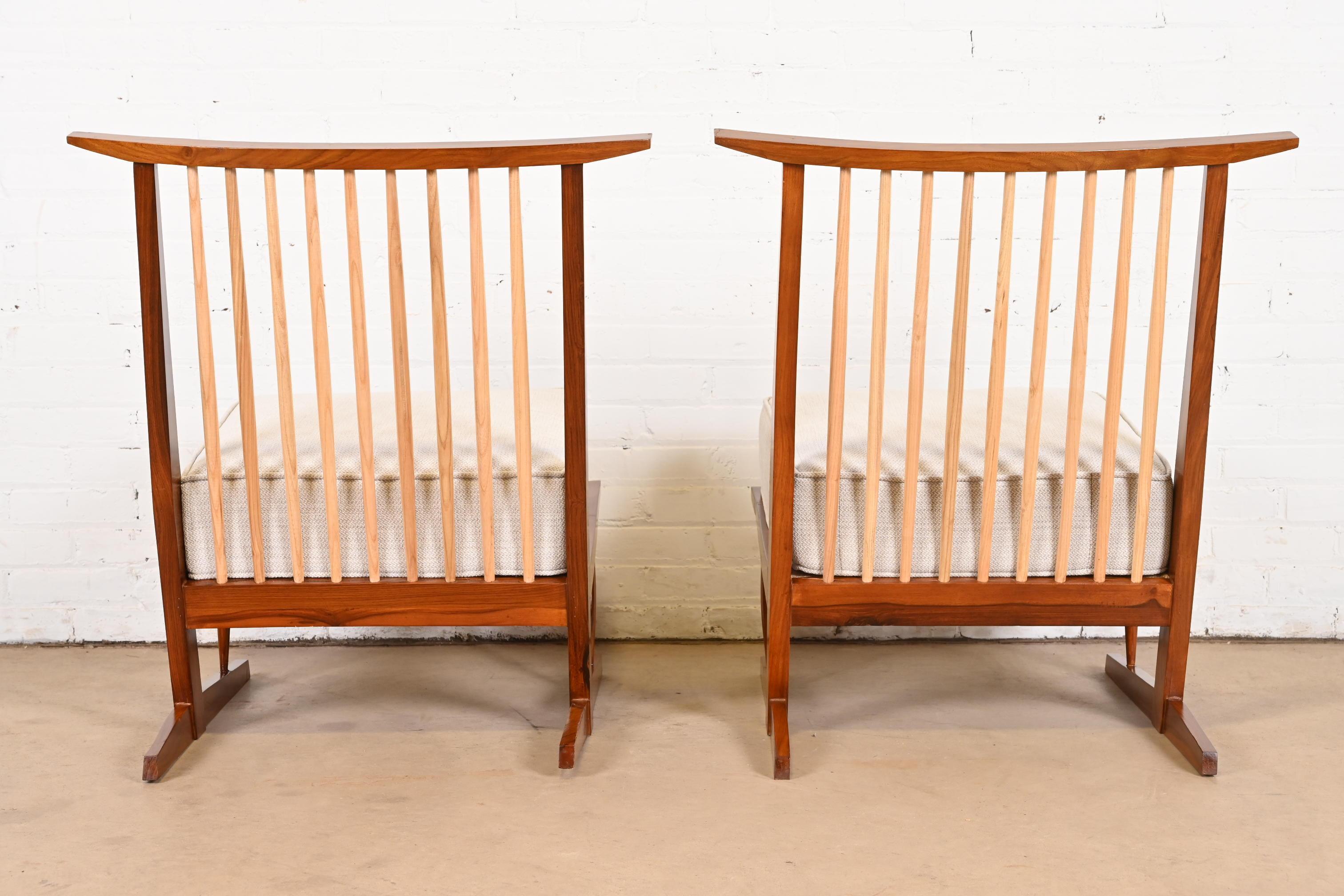 Conoid Lounge Chairs in Sculpted Walnut After George Nakashima, Pair 3