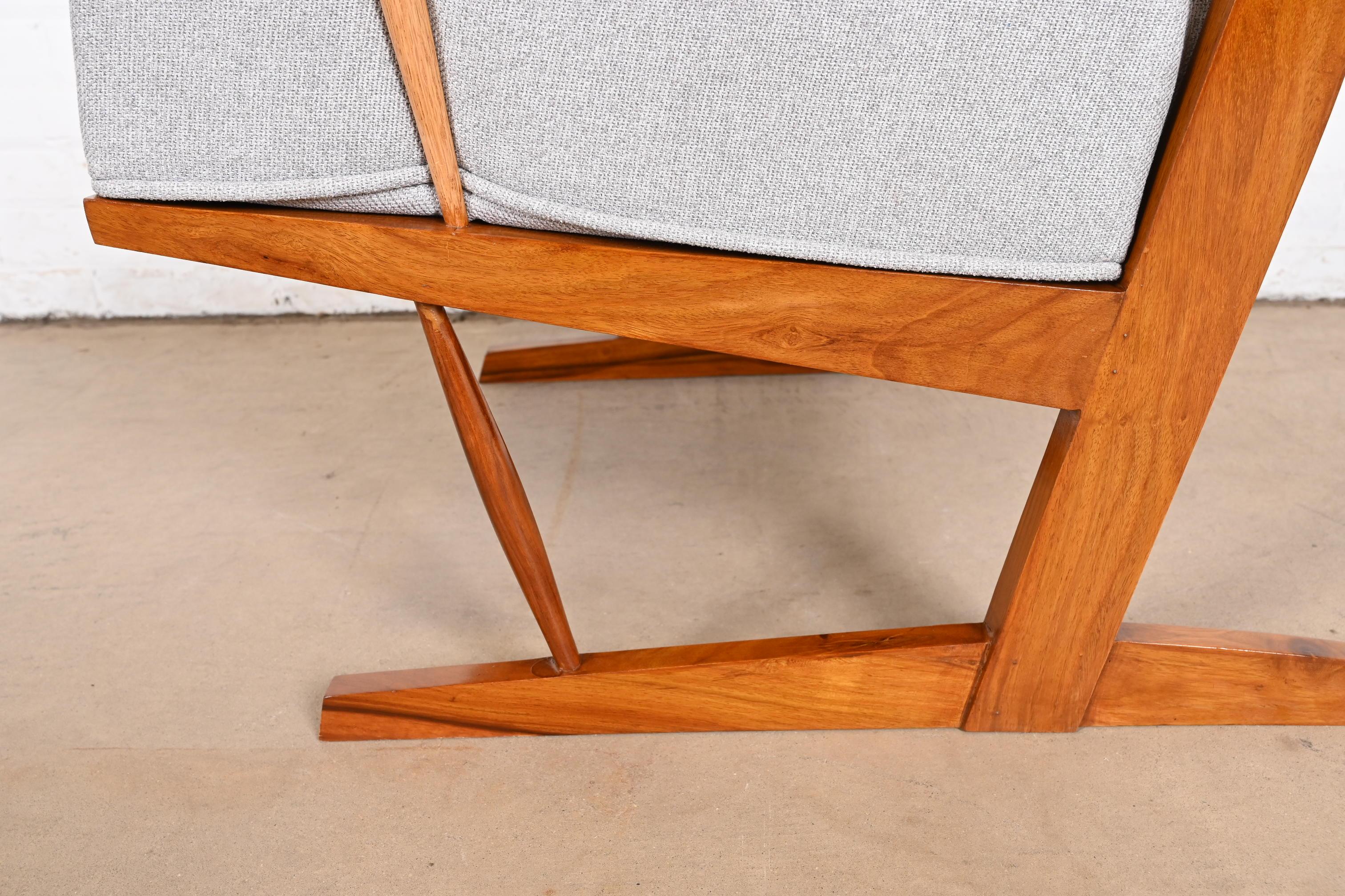 Conoid Lounge Chairs in Sculpted Walnut After George Nakashima, Pair For Sale 13