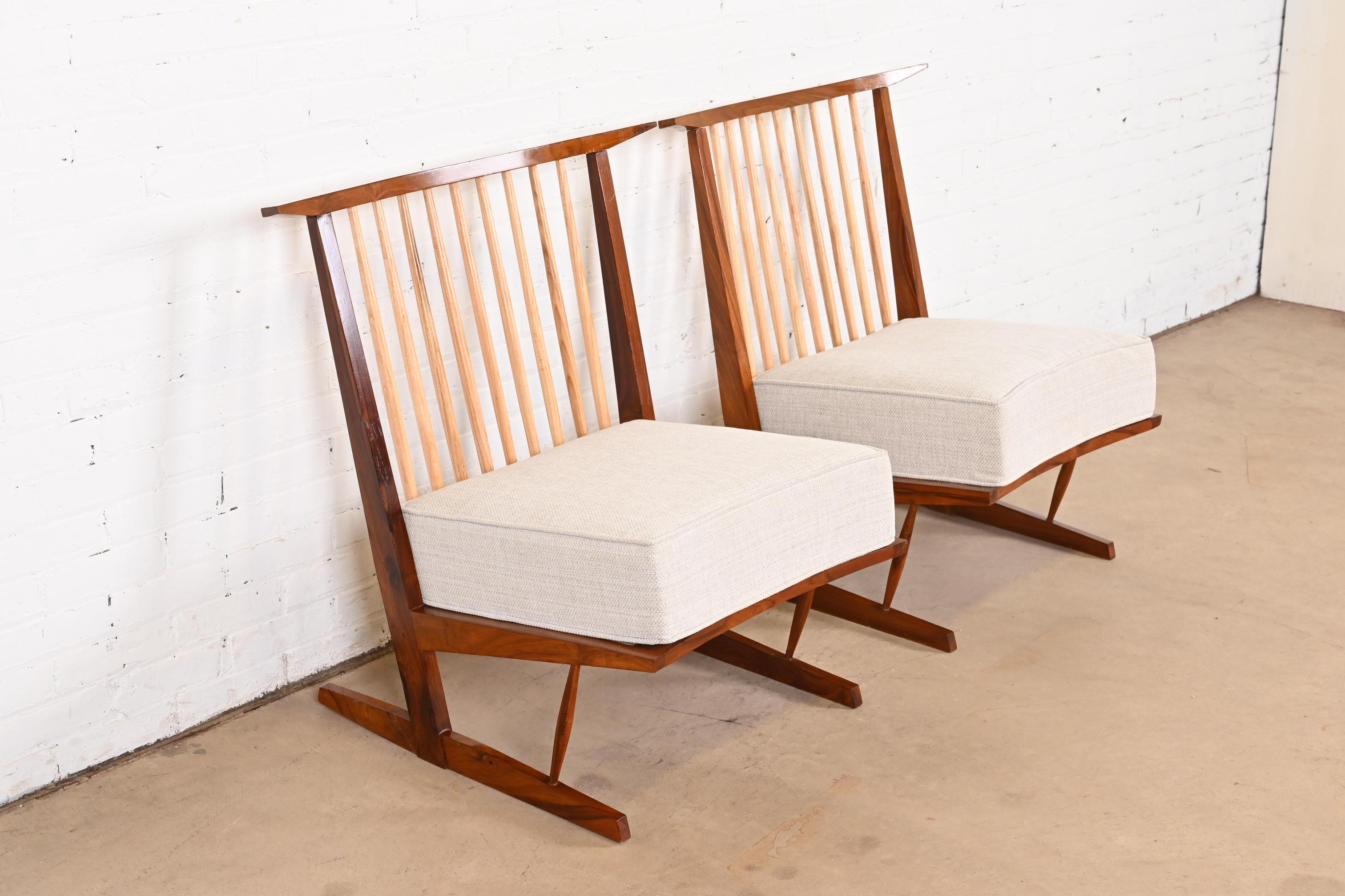 20th Century Conoid Lounge Chairs in Sculpted Walnut After George Nakashima, Pair