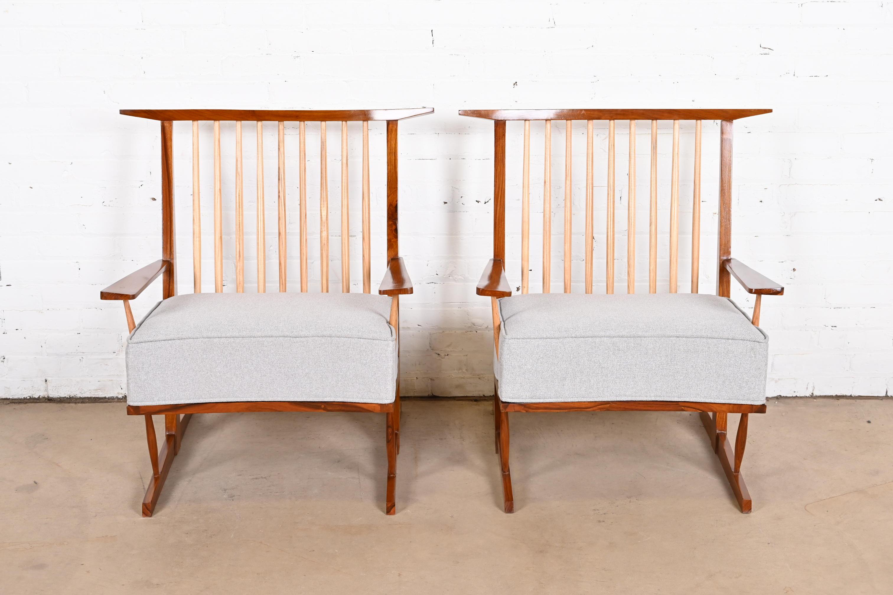 20th Century Conoid Lounge Chairs in Sculpted Walnut After George Nakashima, Pair For Sale