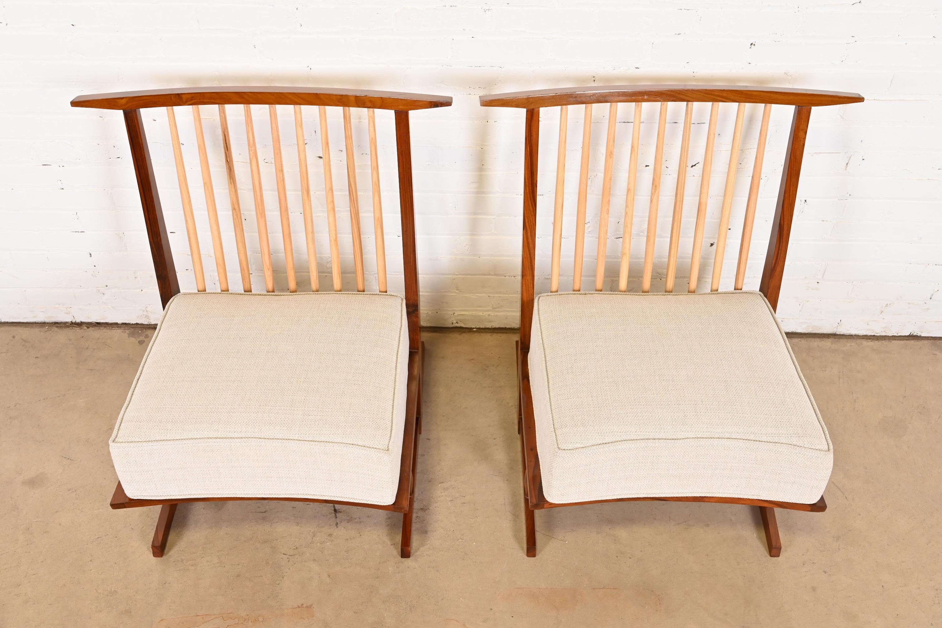 Conoid Lounge Chairs in Sculpted Walnut After George Nakashima, Pair 1