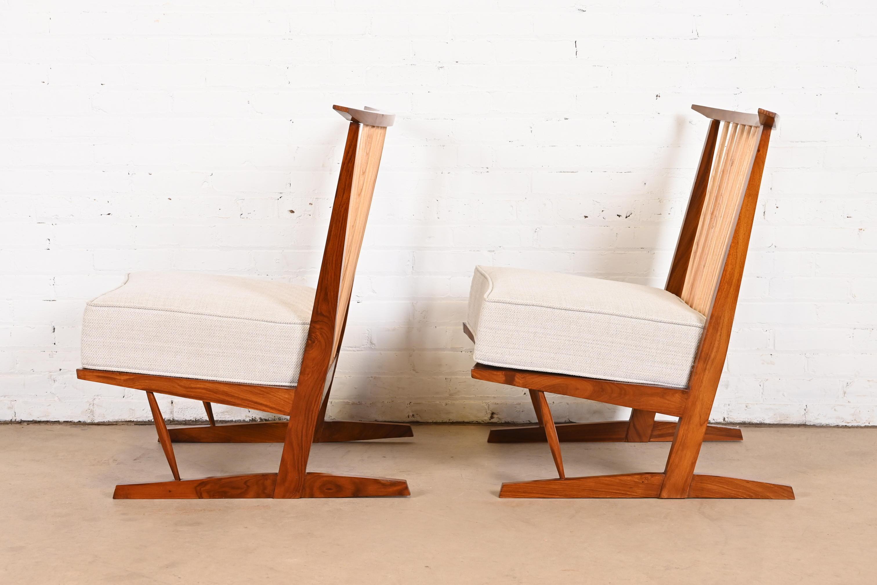 Conoid Lounge Chairs in Sculpted Walnut After George Nakashima, Pair 2