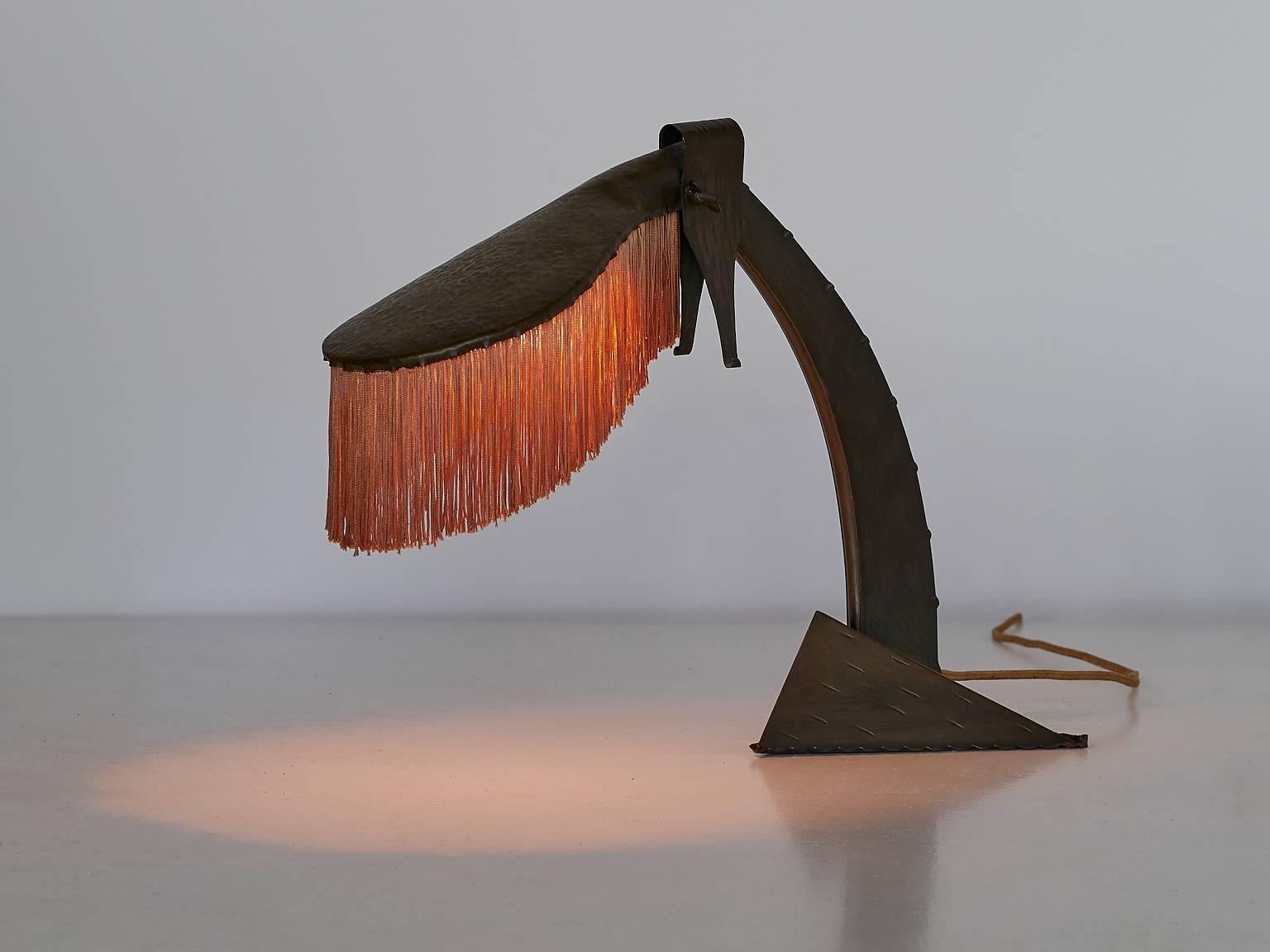 Conrad Fehn Amsterdam School Table Lamp in Hammered Copper and Silk, 1925 In Excellent Condition In The Hague, NL