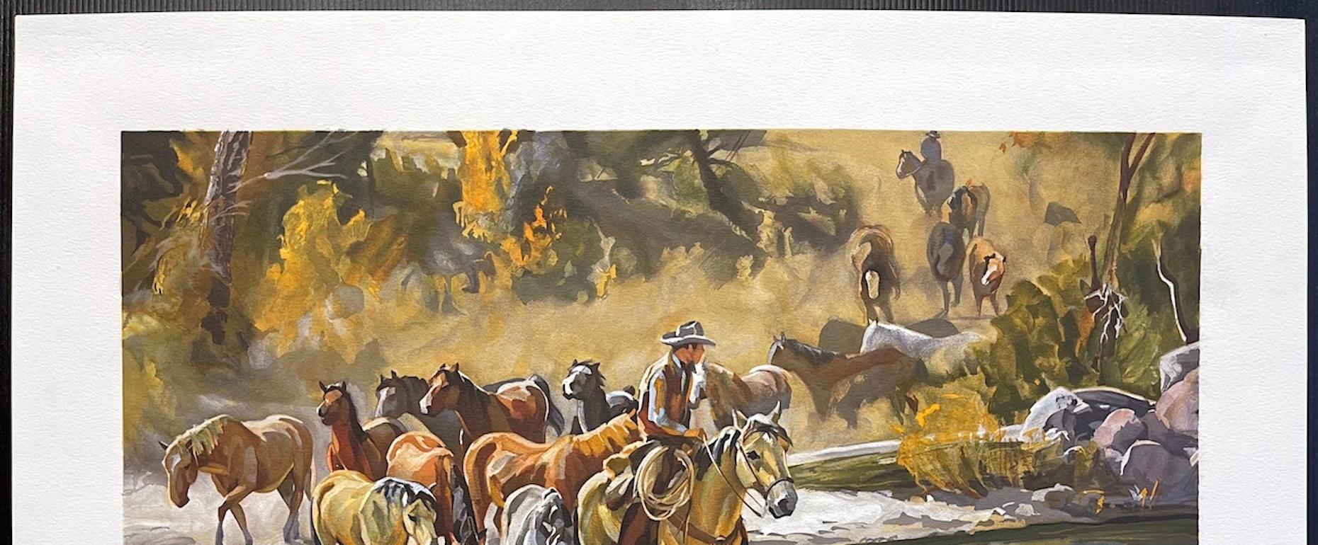EASIN' EM HOME Litografia firmata, Scena western, Cowboy che attraversa il fiume, Cavalli in vendita 1