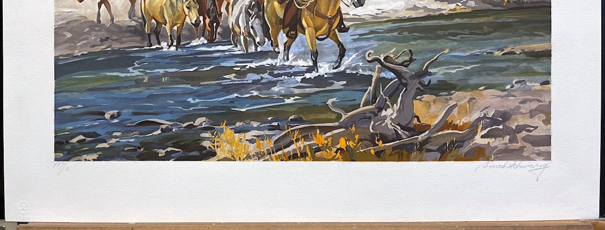 EASIN' EM HOME Litografia firmata, Scena western, Cowboy che attraversa il fiume, Cavalli in vendita 2