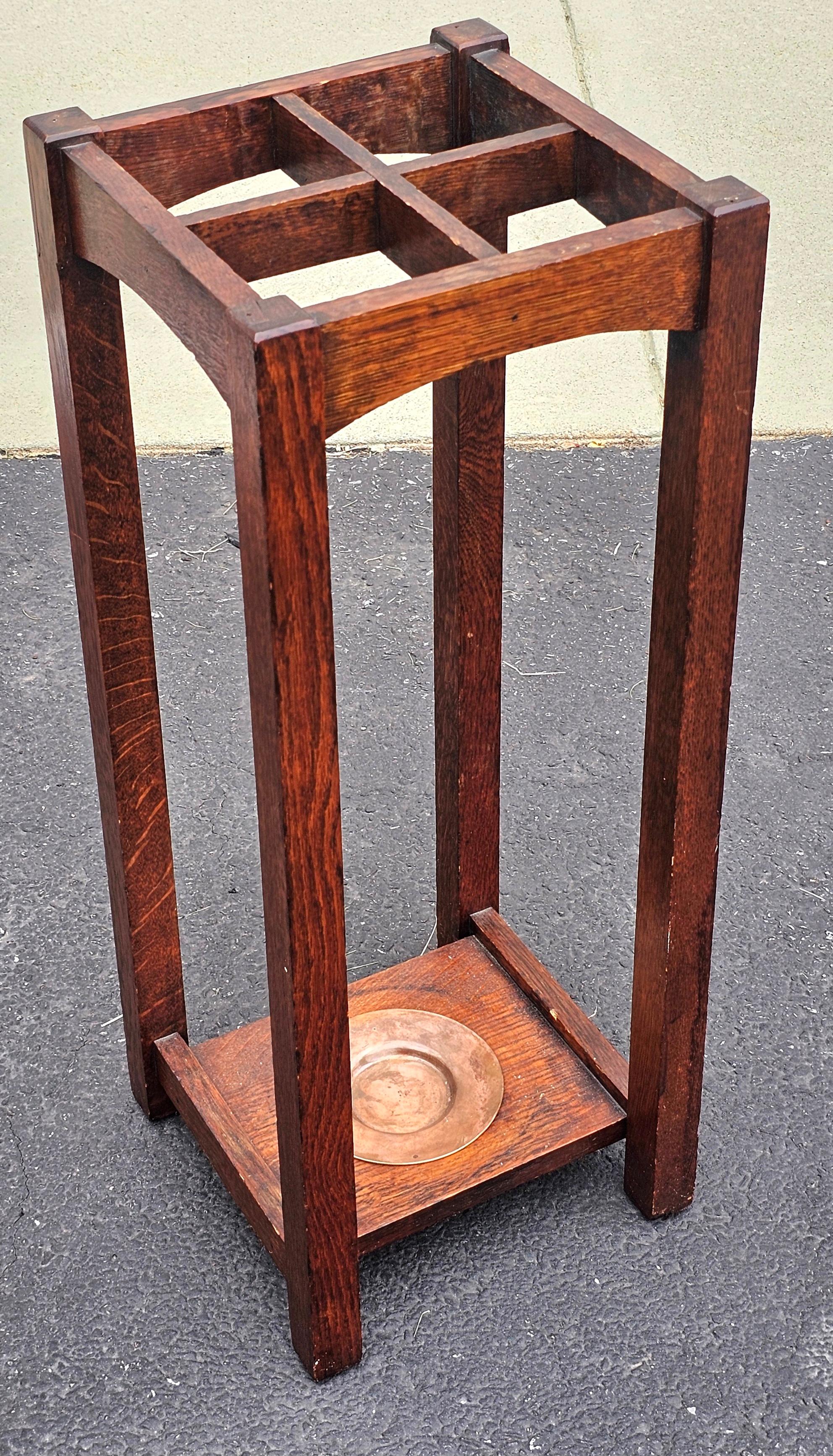 Conrey-Davis Mid Century Arts and Crafts Oak and Copper Umbrella and Cane Stand In Good Condition For Sale In Germantown, MD