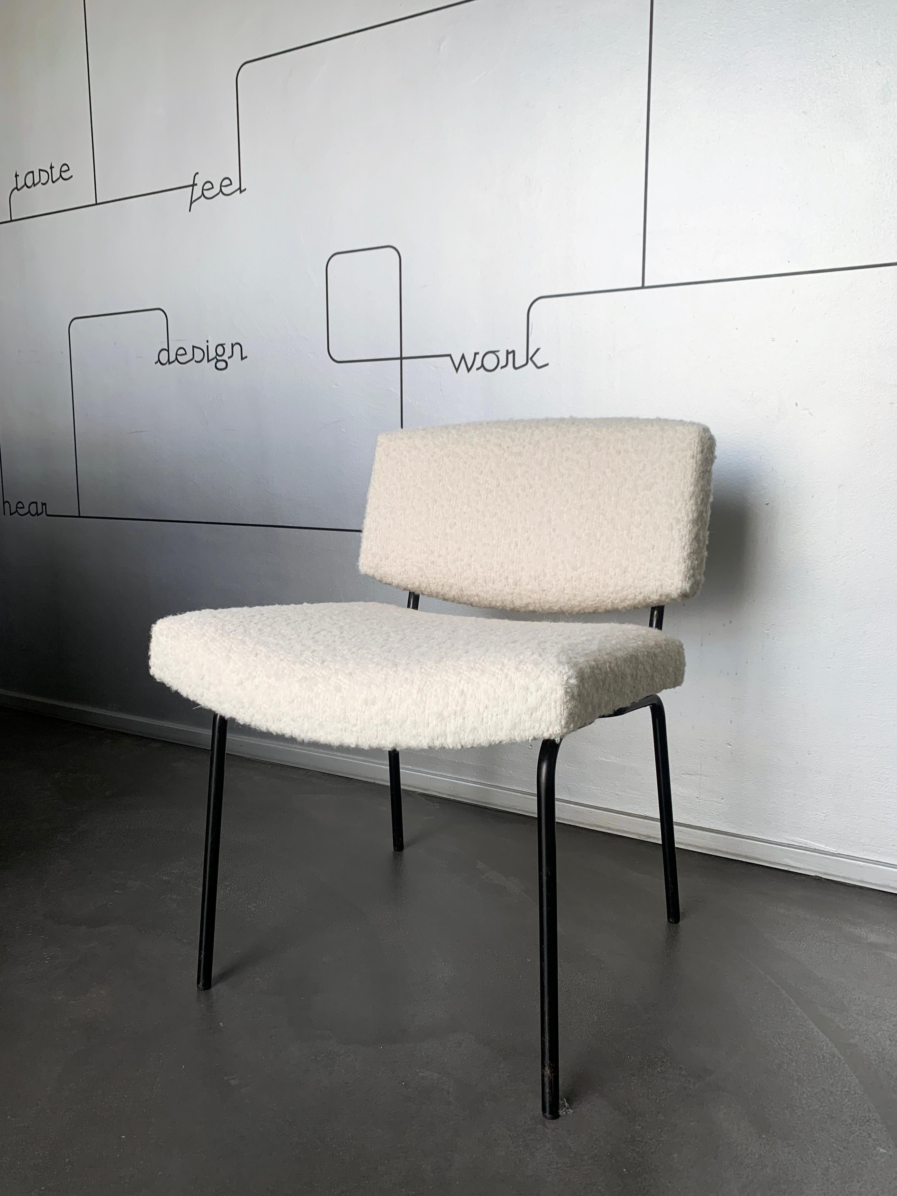 Pierre Guariche designed the conseil chair for the Belgian furniture manufacturer Meurop in the 1960s. 

The chair has been newly upholstered in a warm white bouclette fabric.

Between 1960 to 1968 Pierre Guariche was Art Director of the Belgian