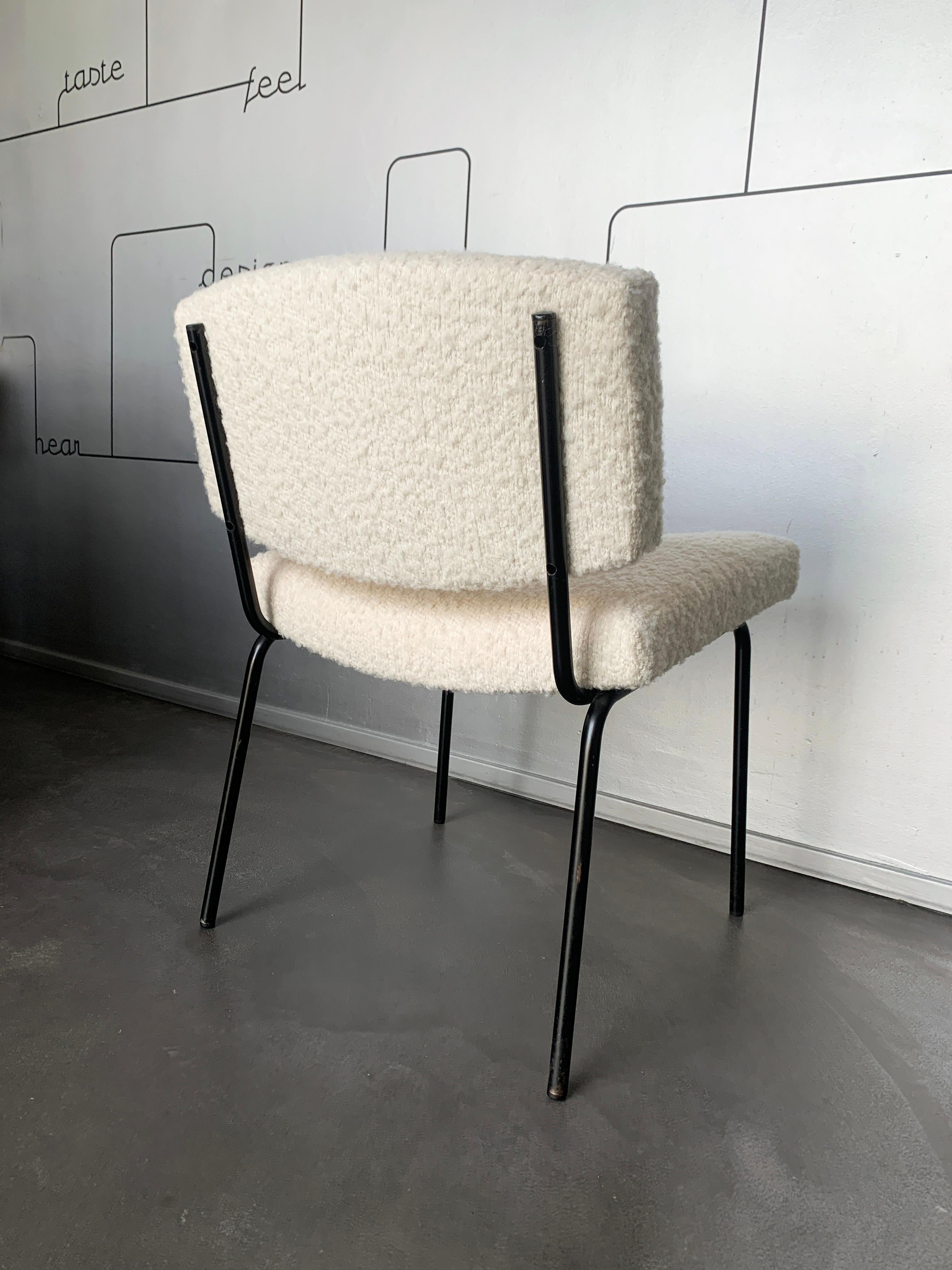 Conseil Slipper Chair Design by Pierre Guariche for Meurop, 1960s For Sale 1