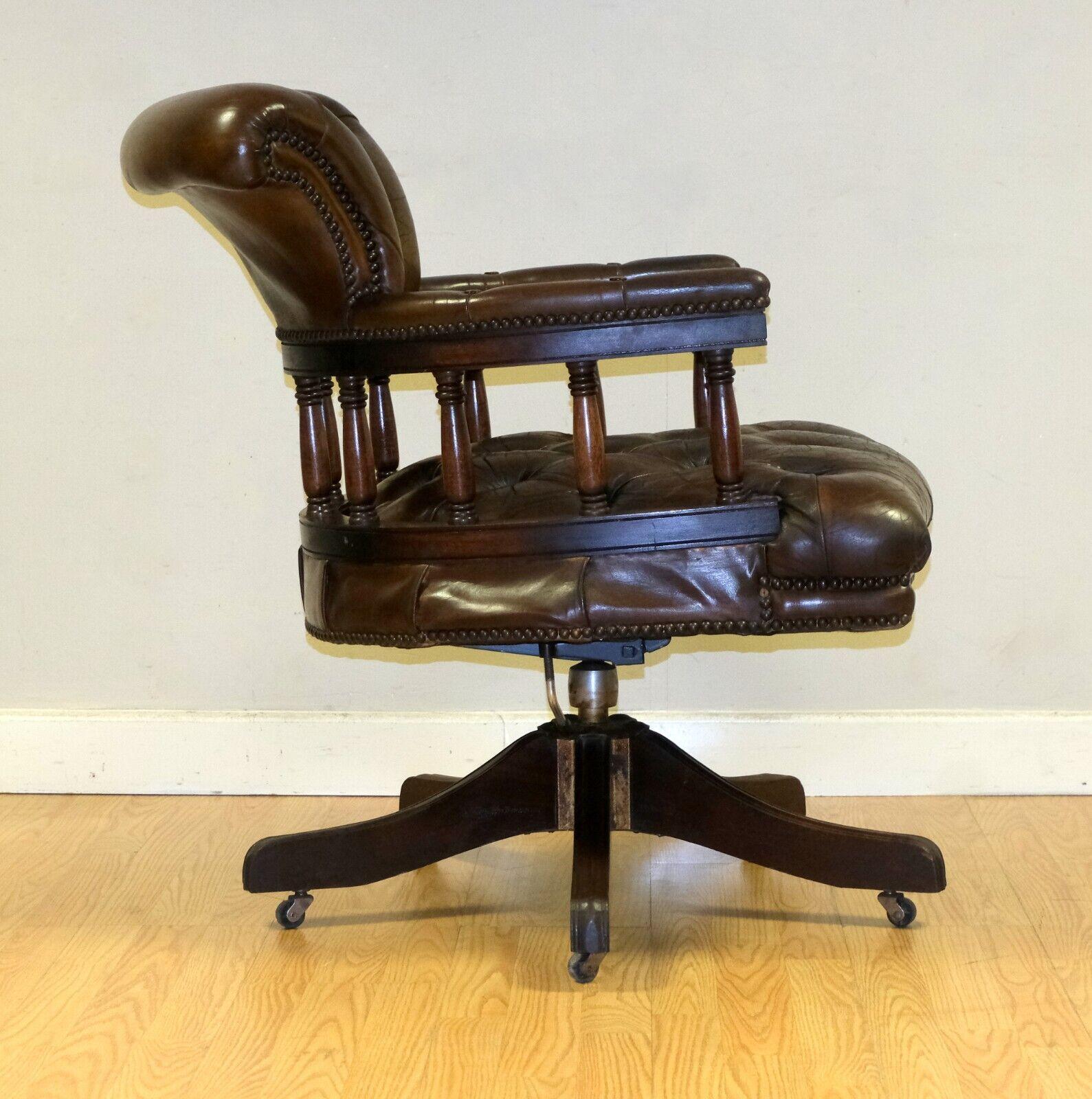 English CONSERVATIVE RESTORED CiGAR BROWN LEATHER OAK CHESTERFIELD CAPTAINS ARMCHAIR For Sale