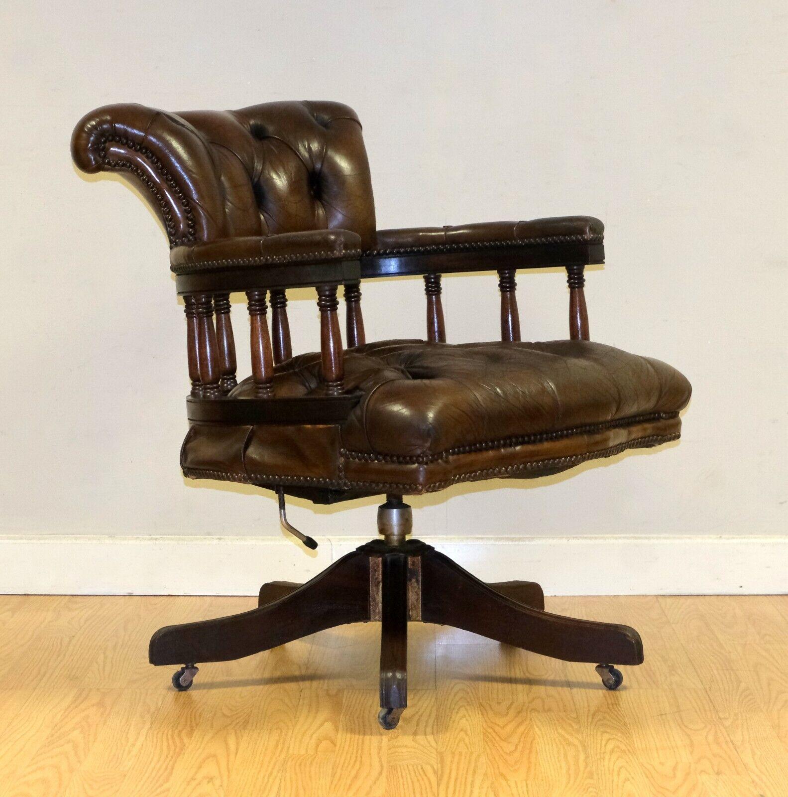 CONSERVATIVE RESTORED CiGAR BROWN LEATHER OAK CHESTERFIELD CAPTAINS ARMCHAIR For Sale 2