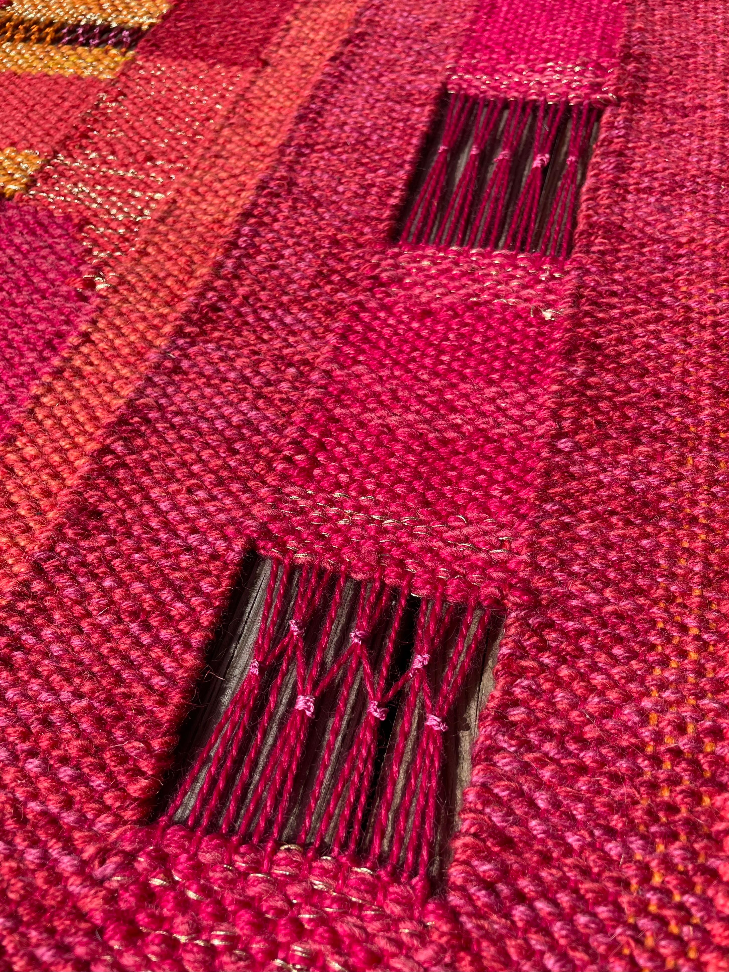 Grande tapisserie suédoise tissée à la main de couleur rouge par Irma Kronlund en vente 5