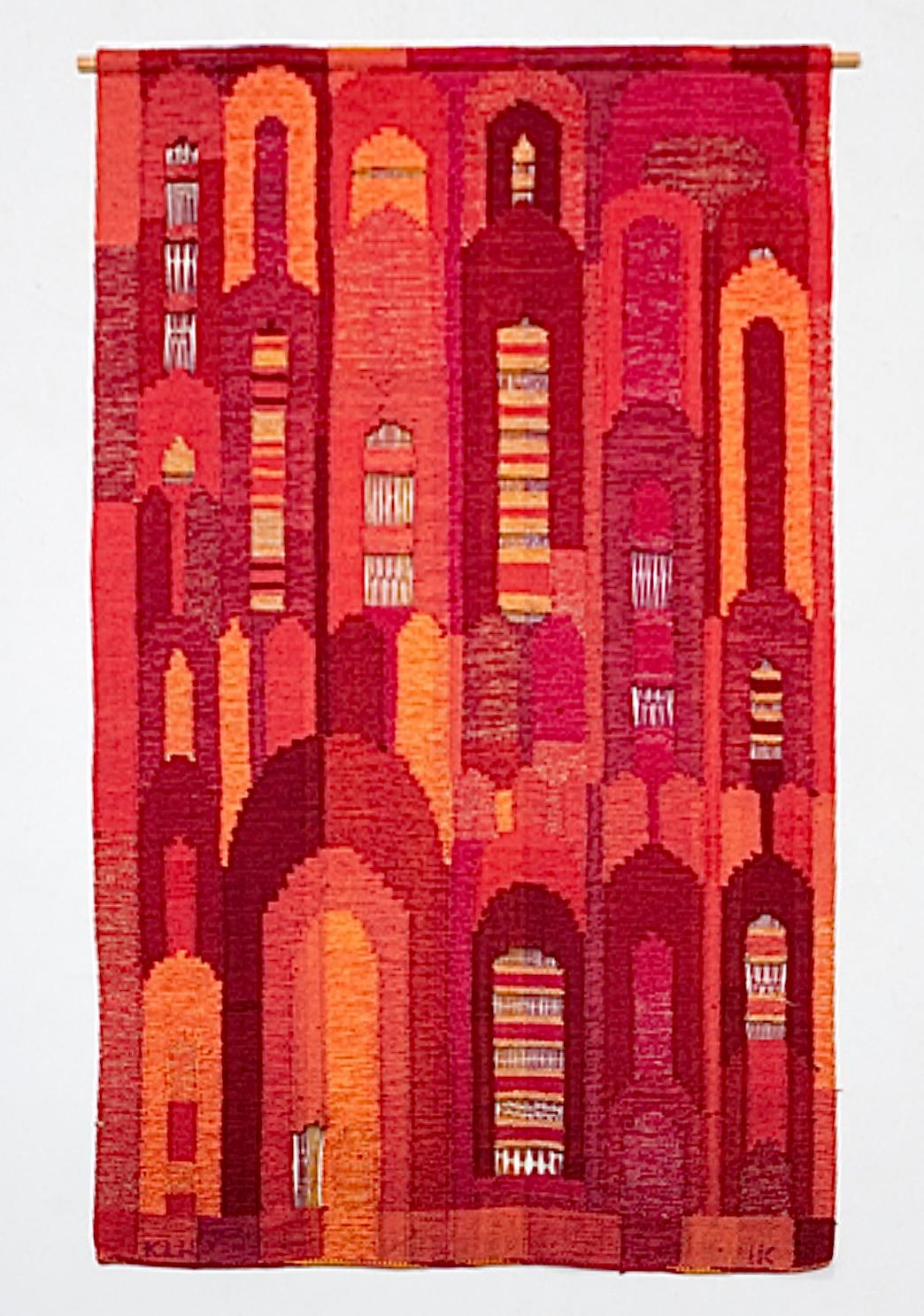 Scandinave moderne Grande tapisserie suédoise tissée à la main de couleur rouge par Irma Kronlund en vente