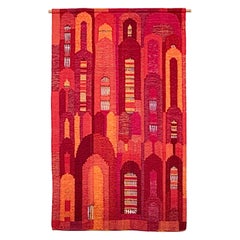Grande arazzo svedese di Irma Kronlund, tessuto a mano e di colore rosso.