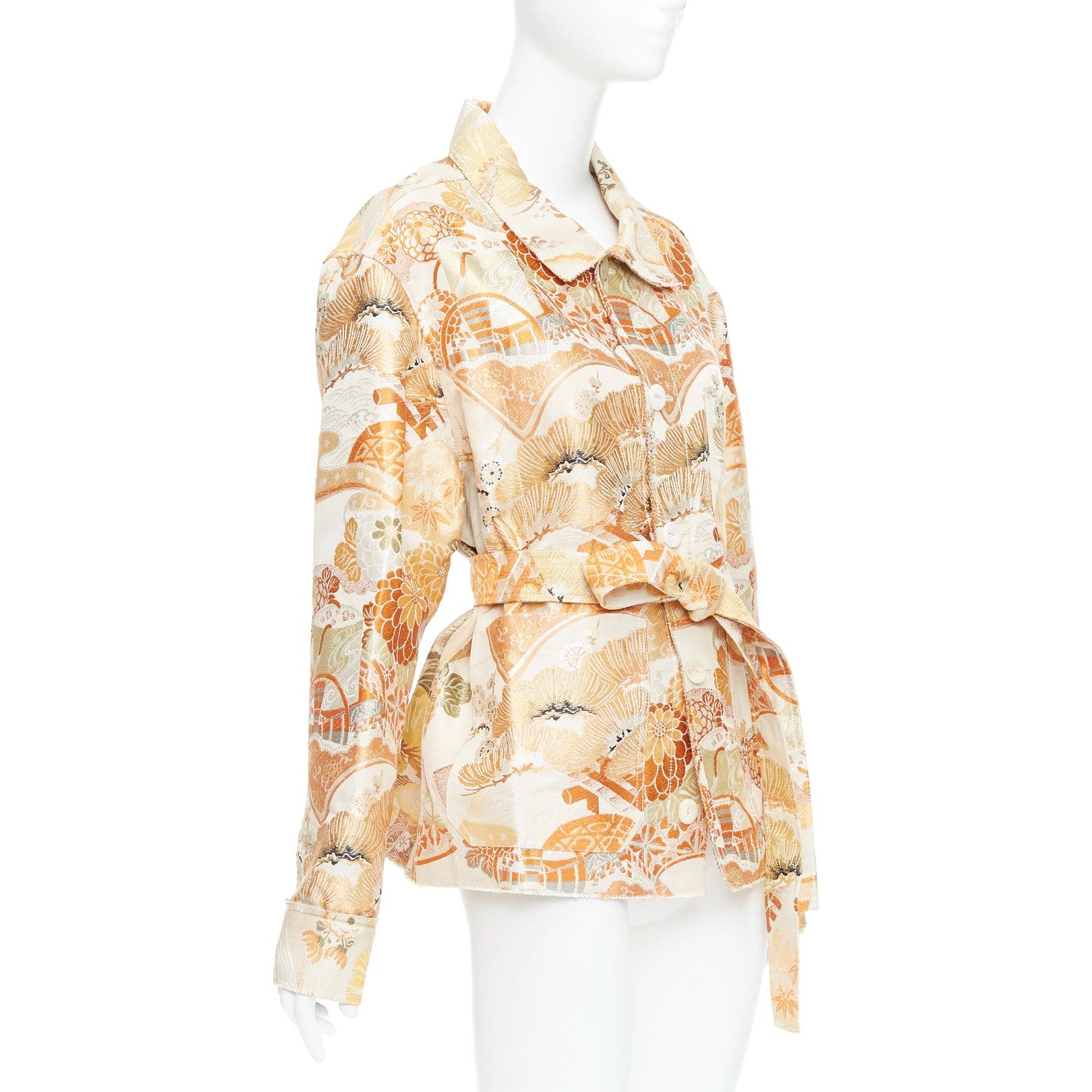Beige CONSIDERED OBJECTS 142 Lane Crawford manteau en jacquard oriental grue orange en vente
