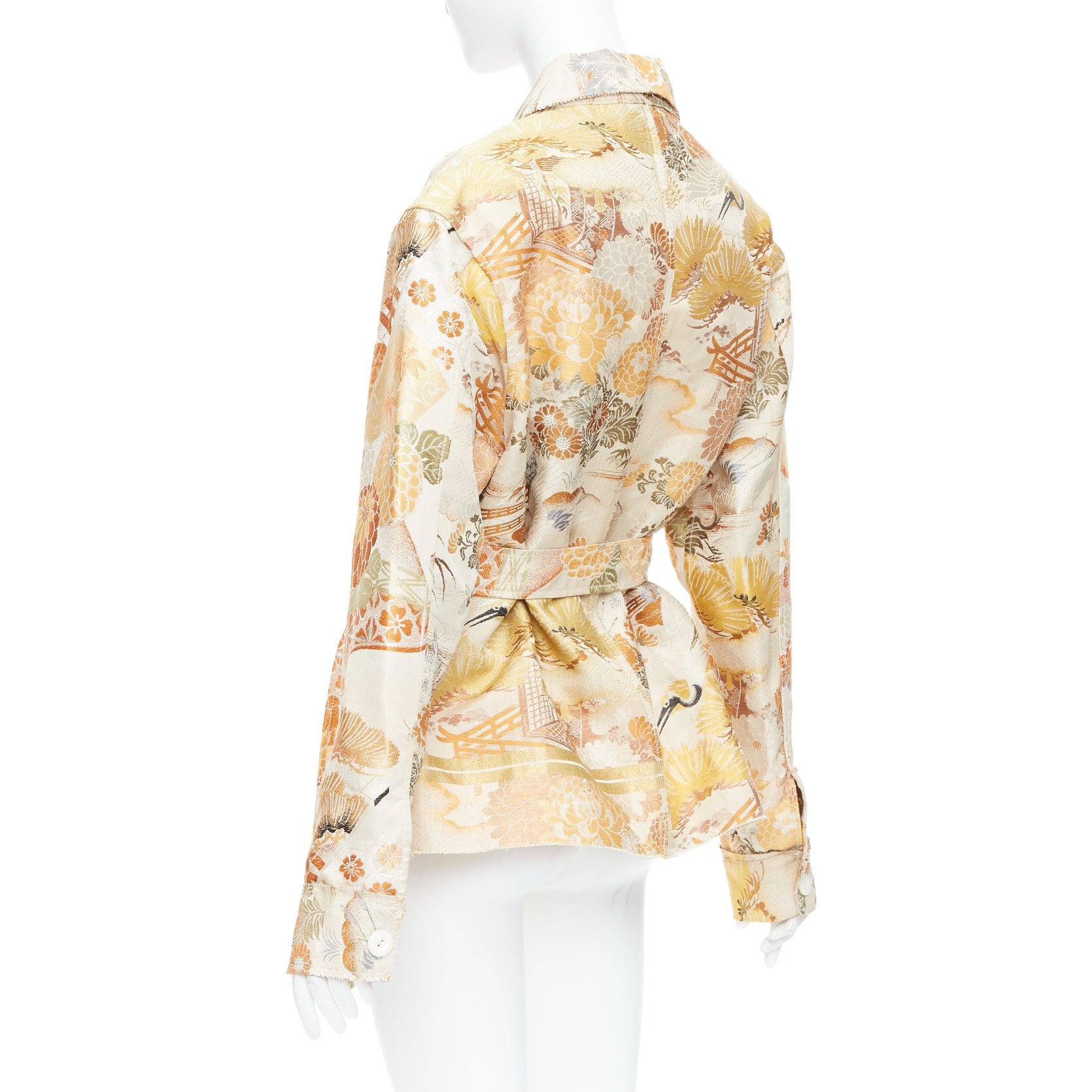 CONSIDERED OBJECTS 142 Lane Crawford manteau en jacquard oriental grue orange en vente 1