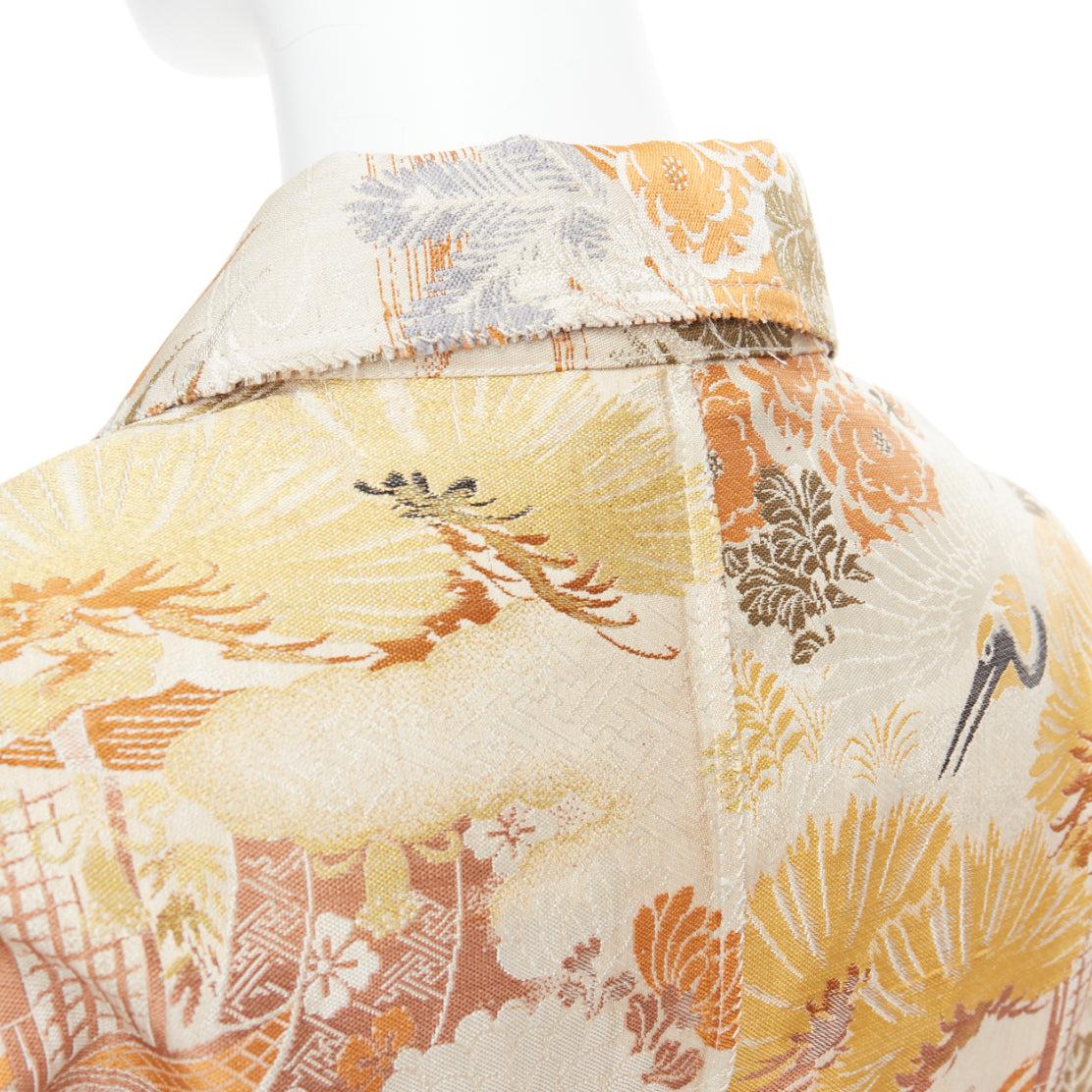 CONSIDERED OBJECTS 142 Lane Crawford manteau en jacquard oriental grue orange en vente 2