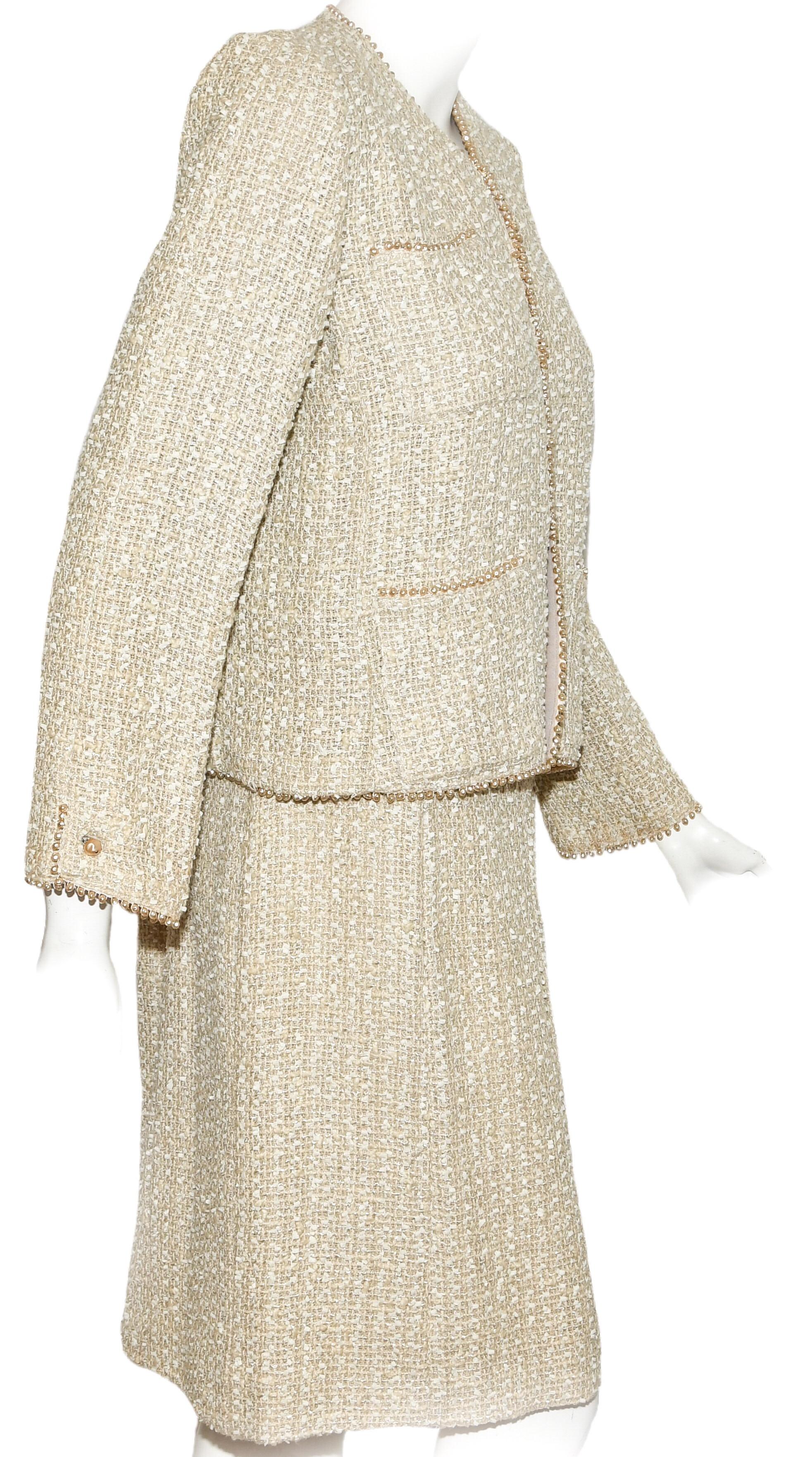 Consistent Chanel Nacar Beige Pearl Trimmed Spring '99 Skirt Suit 38 In Excellent Condition For Sale In Palm Beach, FL