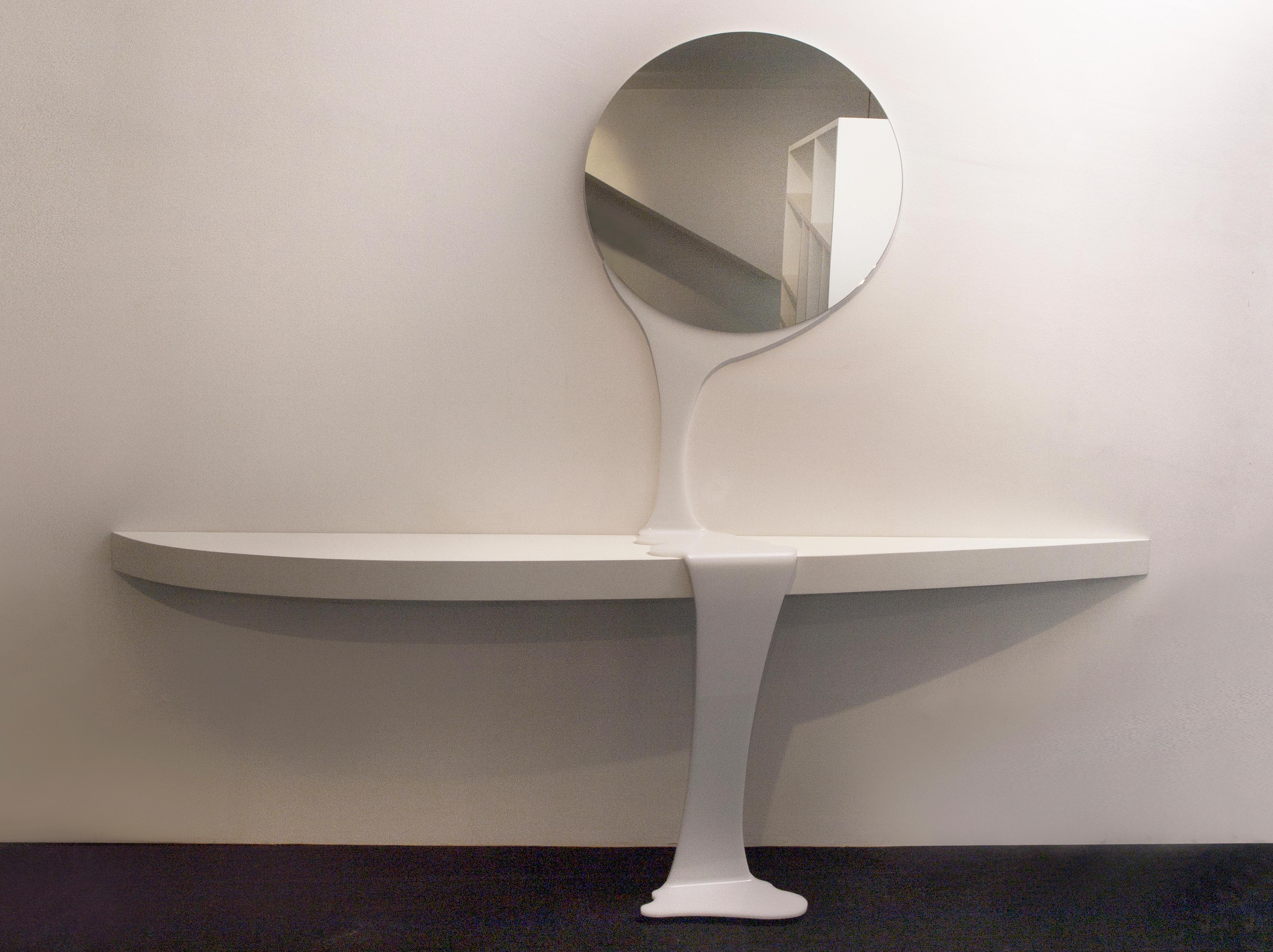 Consolable, created by the art-designer Raoul Gilioli, is a console, composed of a mirror and a functional and aerodynamic top .The two elements are connected by a plexiglass flow, that becomes the aesthetic leg of the console.
The designer has