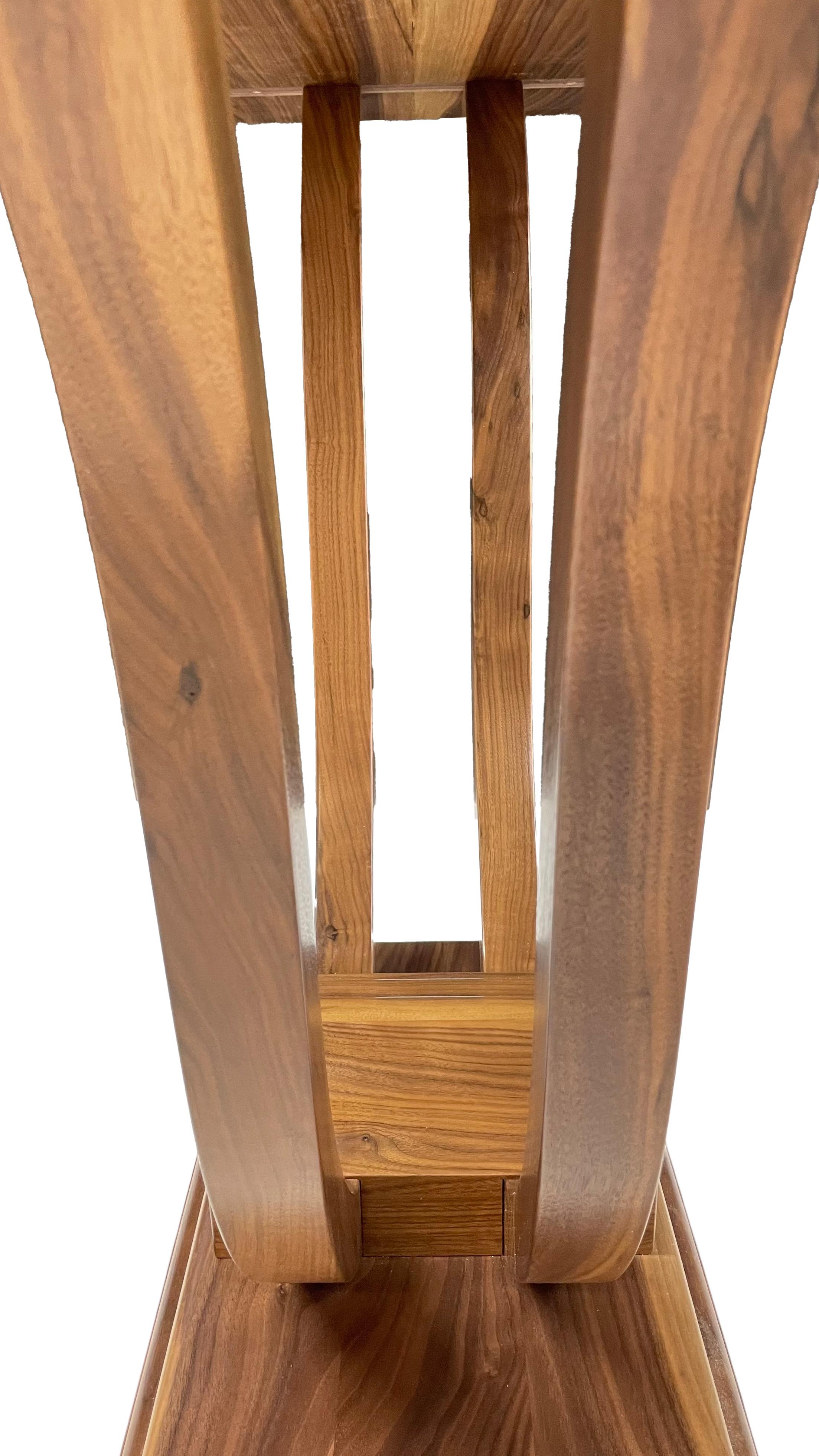 Konsole im Art-Déco-Stil aus Nussbaumholz mit geschwungenen Beinen aus Deutschland (21. Jahrhundert und zeitgenössisch) im Angebot