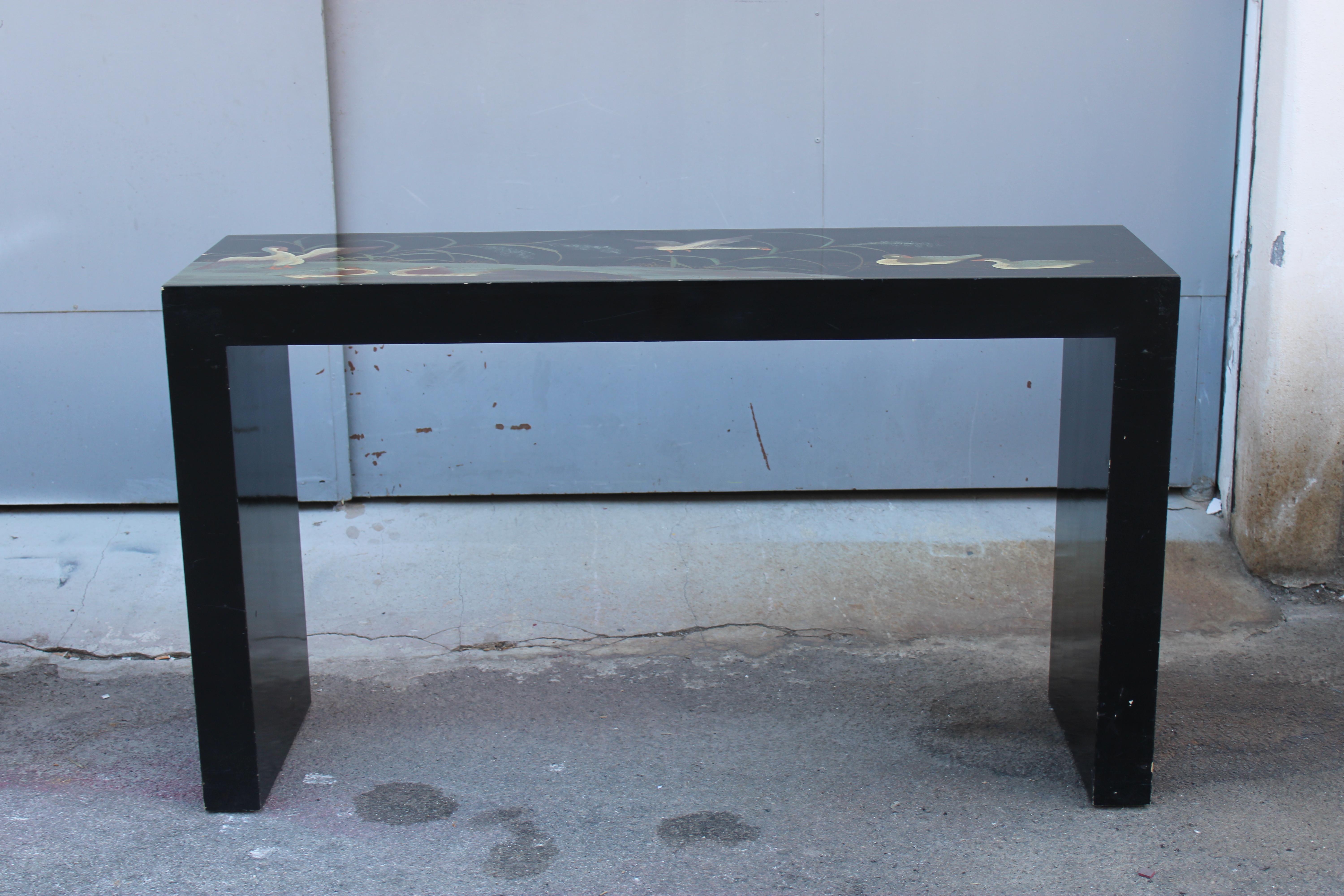 Chinese Console décorative en laque chinoise avec plantes et anare vert 1970 en vente