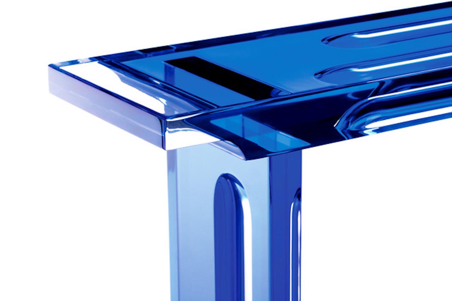 Console deep blue model in blue plexiglass.

 