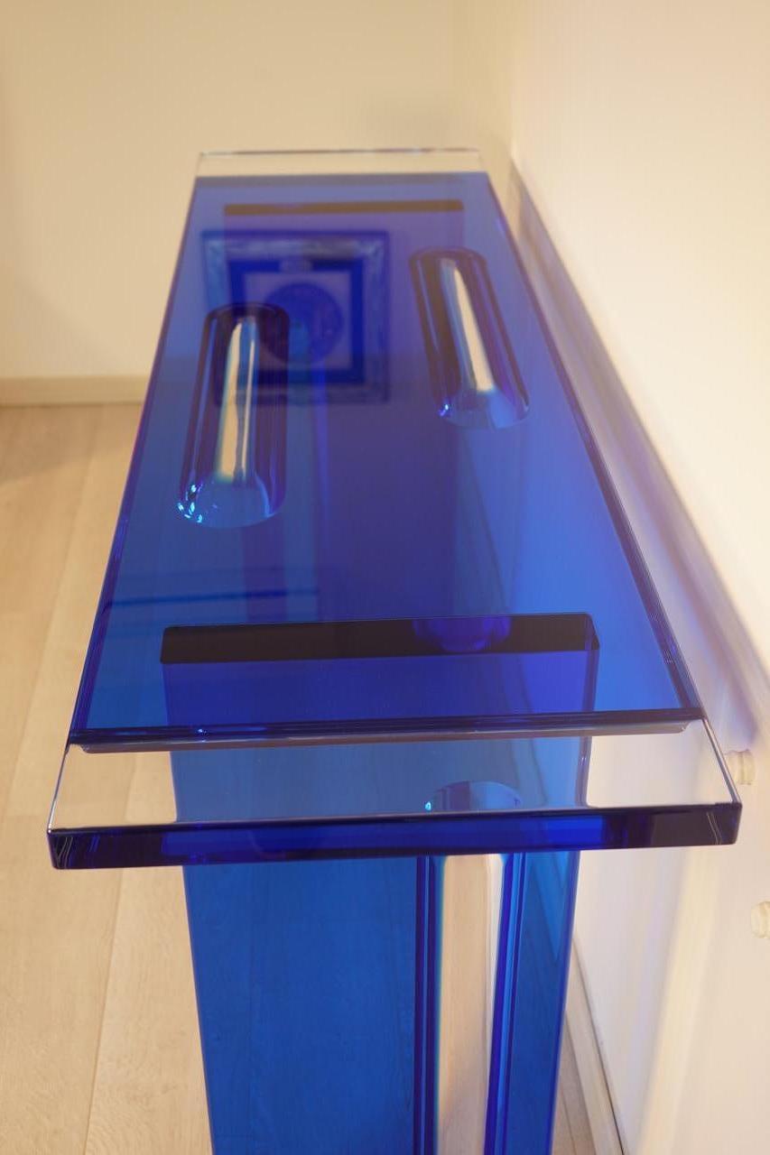 Plexiglass Console Deep Blue Model
