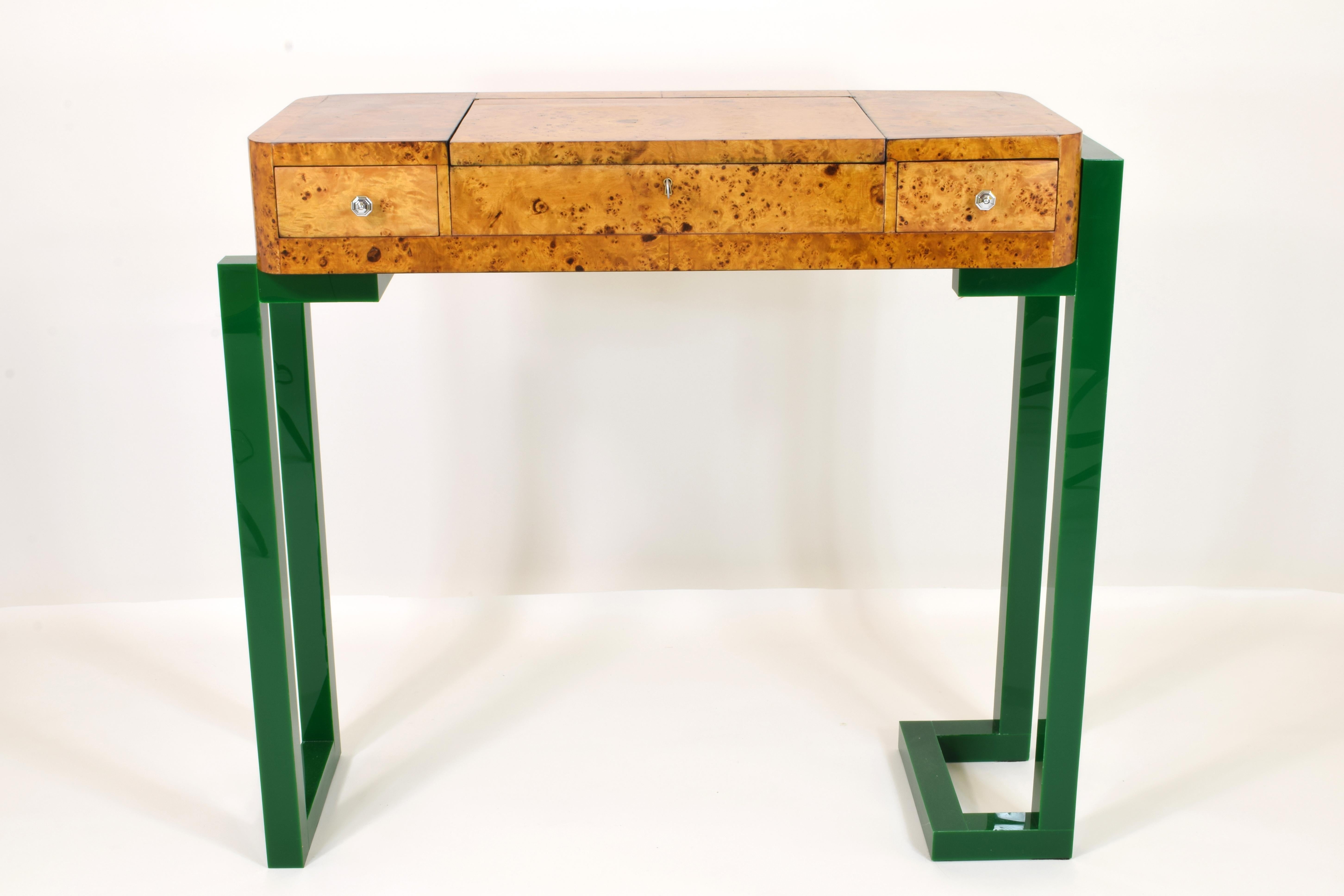 “Flamant Vert” console from the “Trasformatio” collection, design Michele Iodice exclusively for the Esprit Nouveau Gallery.

LIMITED EDITION 1/1

Small dressing table in poplar briar with an eyelet from the 1930s transformed into a console with