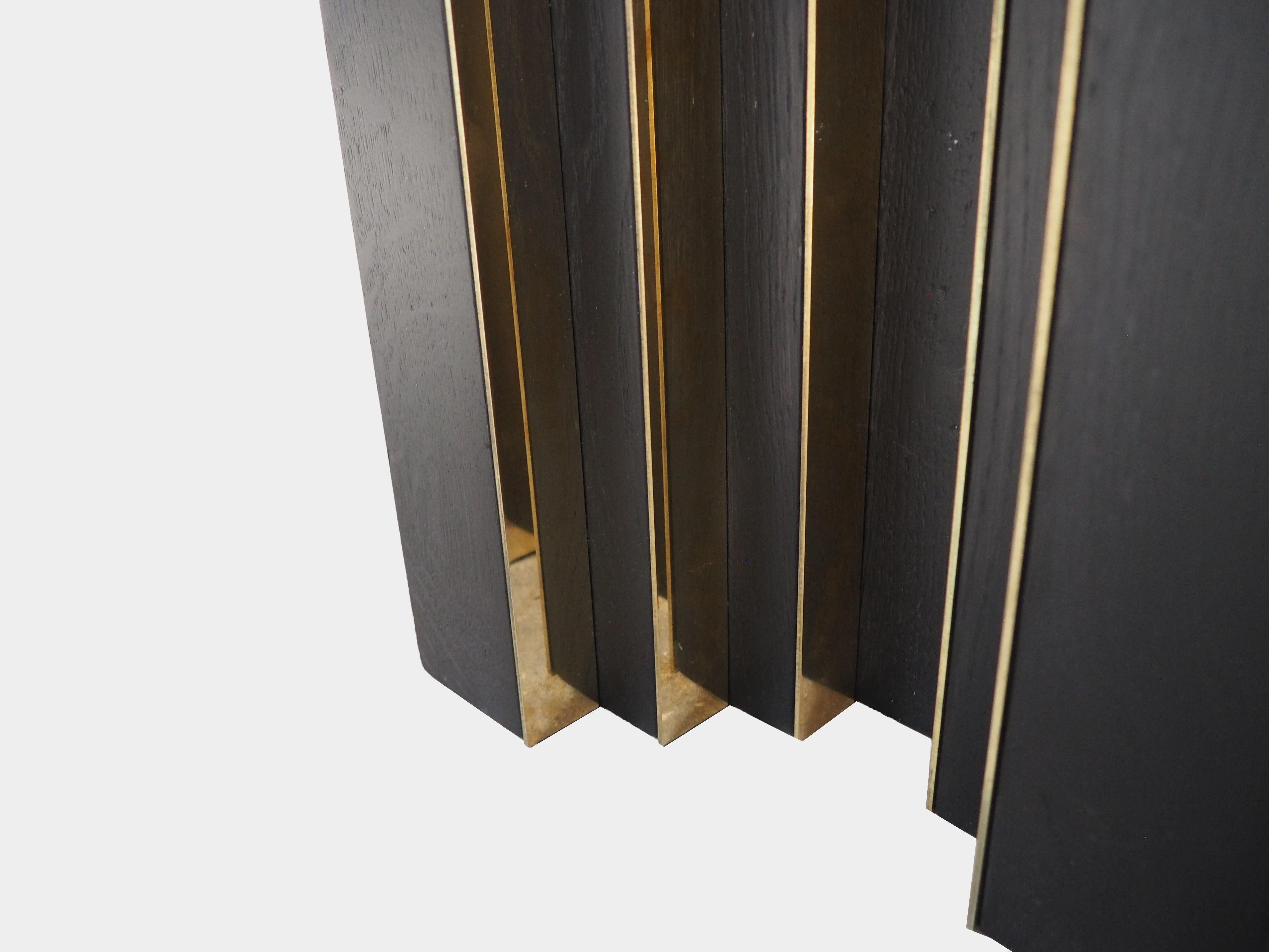 Console i in Solid Oak Wood Matte Black and Polished Brass by Desia Ava For Sale 4
