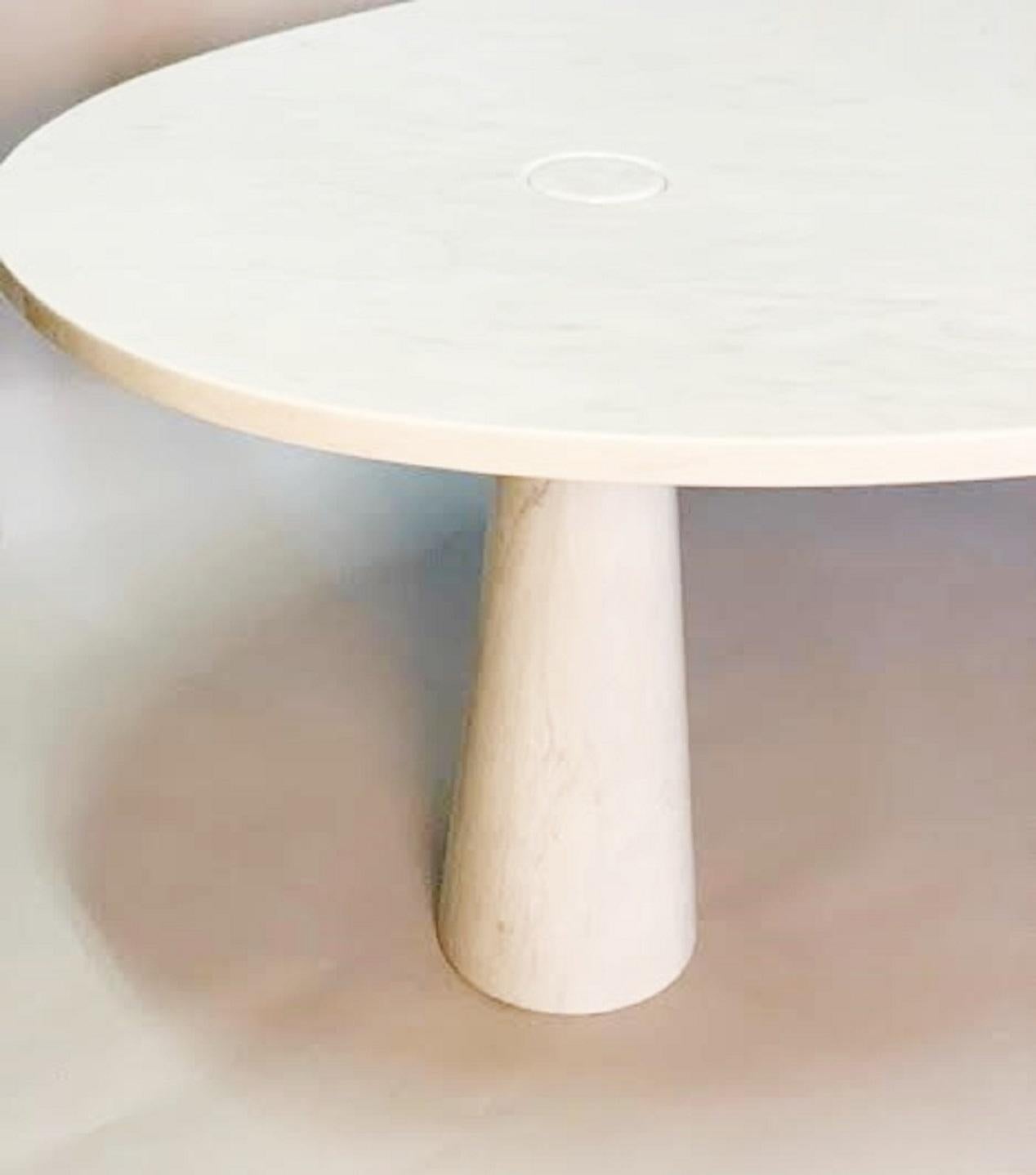 Mid-Century Modern White Dining table in Carrara marble by Angelo Mangiarotti In Good Condition In Brussels, BE