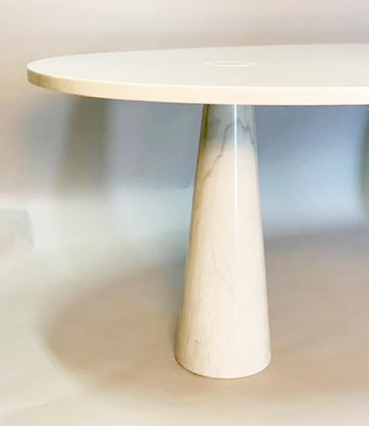 Mid-20th Century Mid-Century Modern White Dining table in Carrara marble by Angelo Mangiarotti