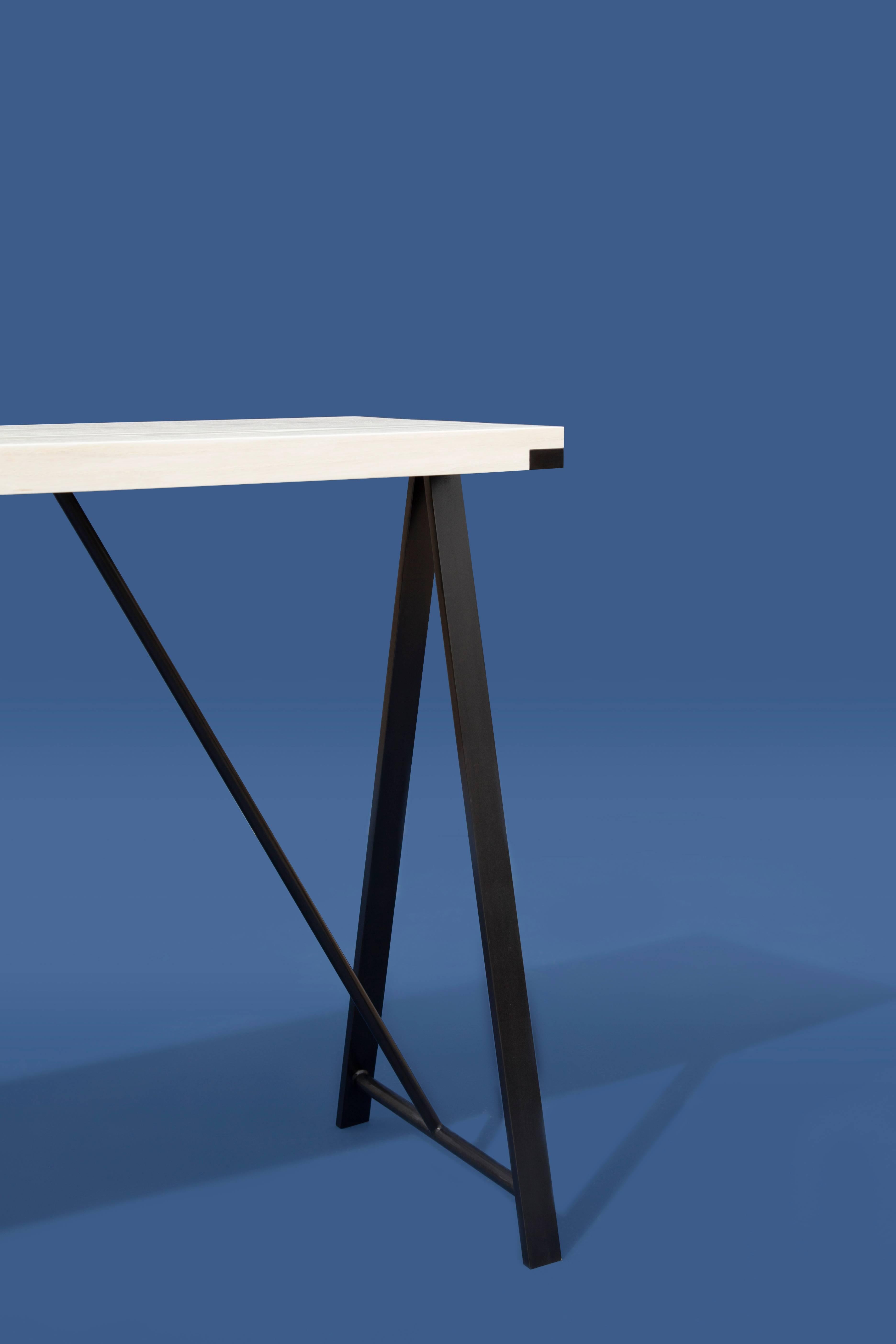 Américain Table console contemporaine en acier noirci et frêne lavé blanc en vente