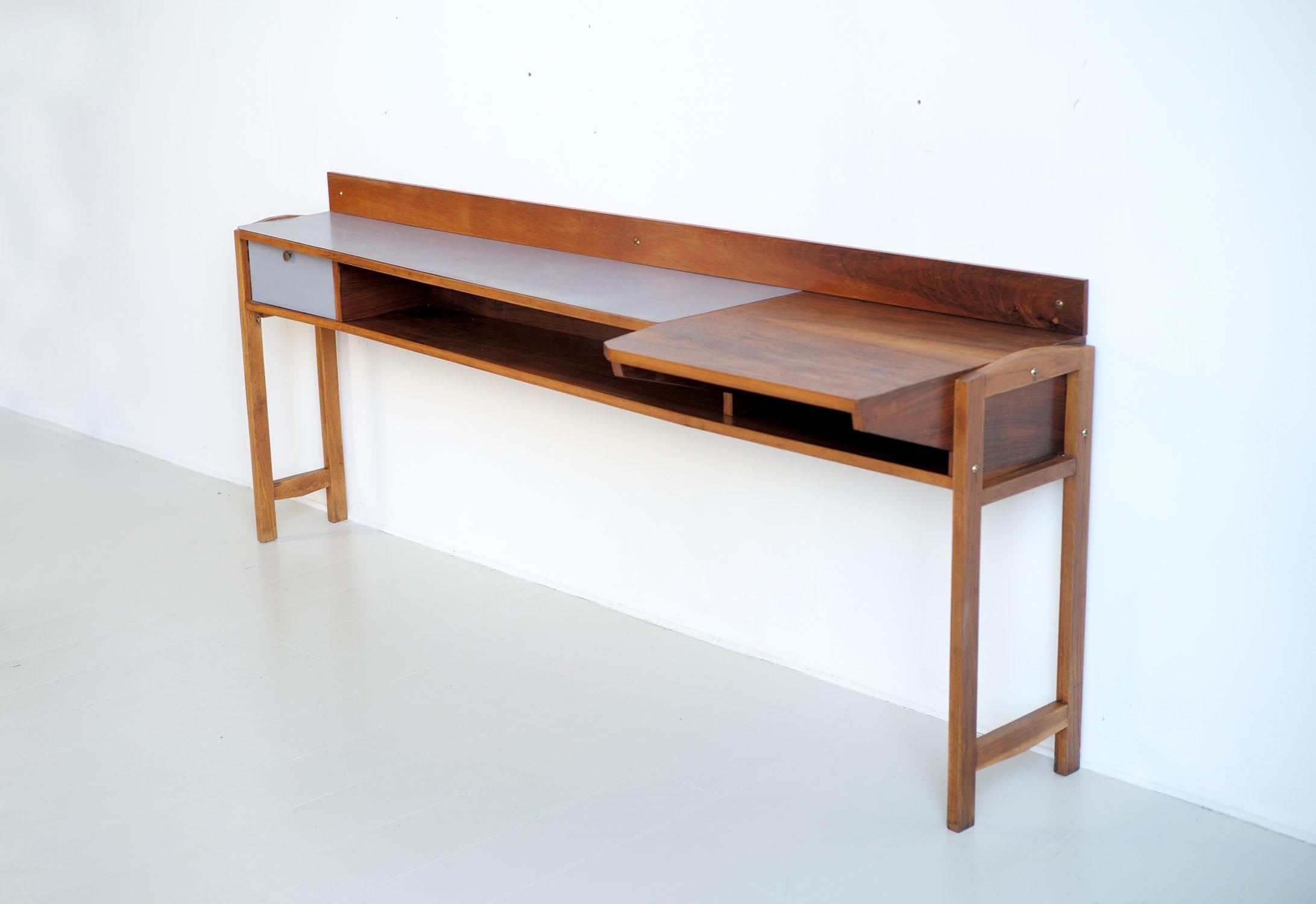 Console in flamed walnut and gray formica, Italy 1955 In Good Condition For Sale In Catonvielle, FR
